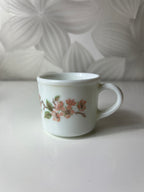 Vintažinis „Pyrex England Lisa“ espreso puodelis su sakurų motyvu