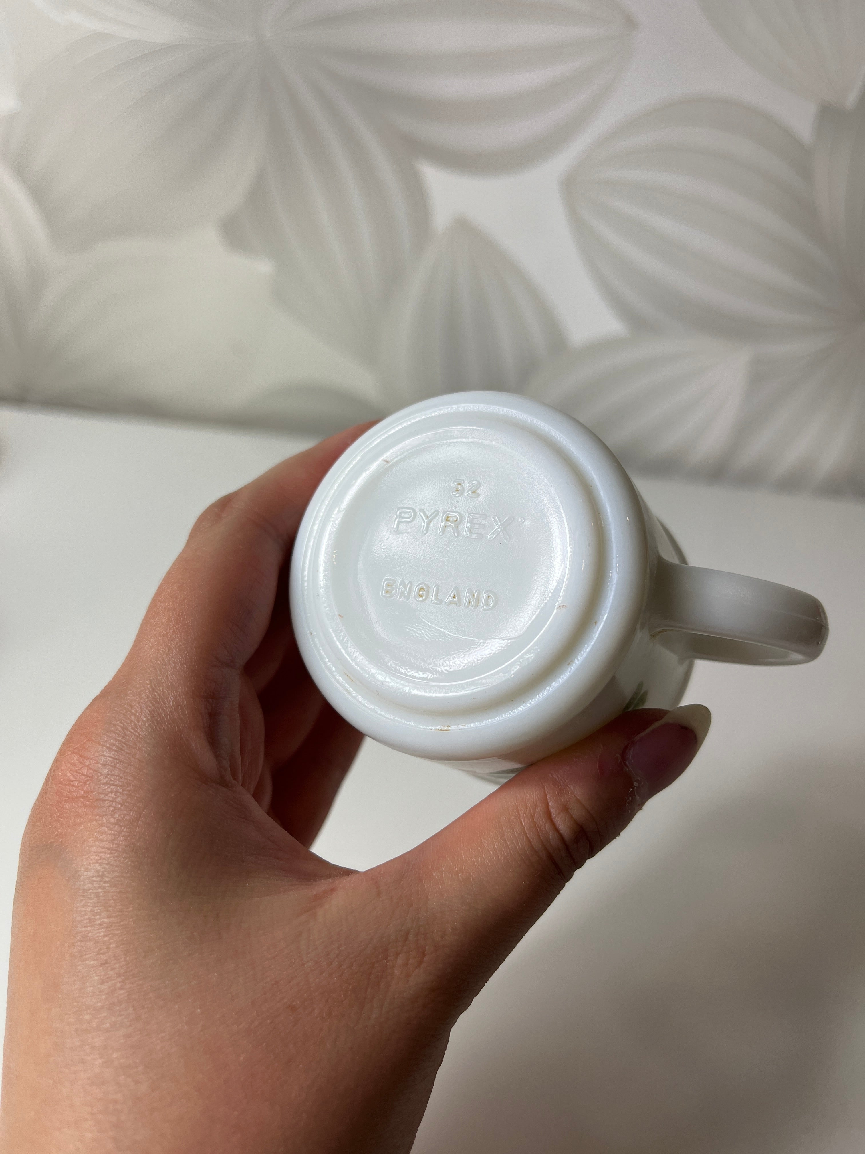 Vintažinis „Pyrex England Lisa“ espreso puodelis su sakurų motyvu