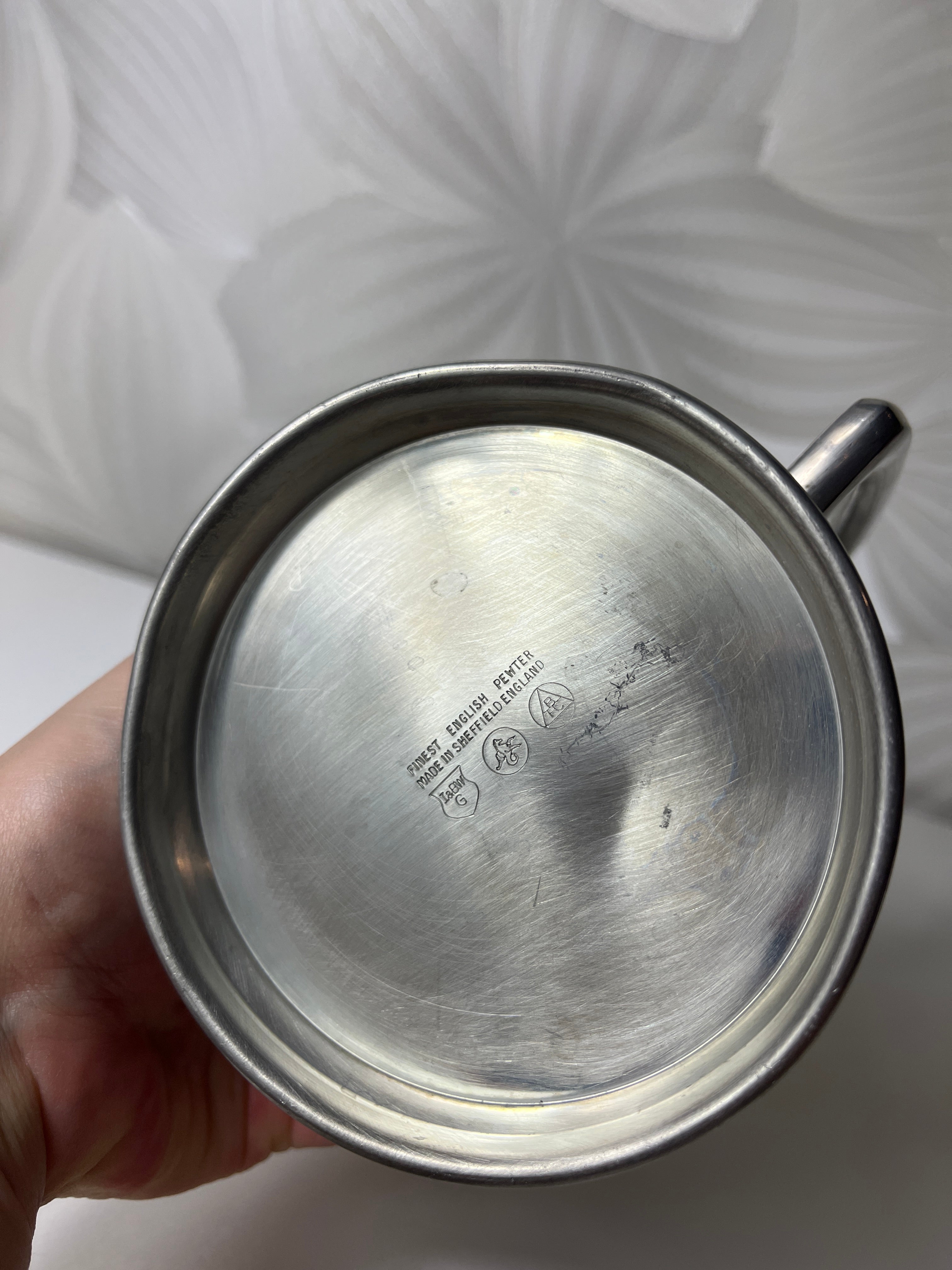 Vintažinis bokalas su išgraviruotu užrašu