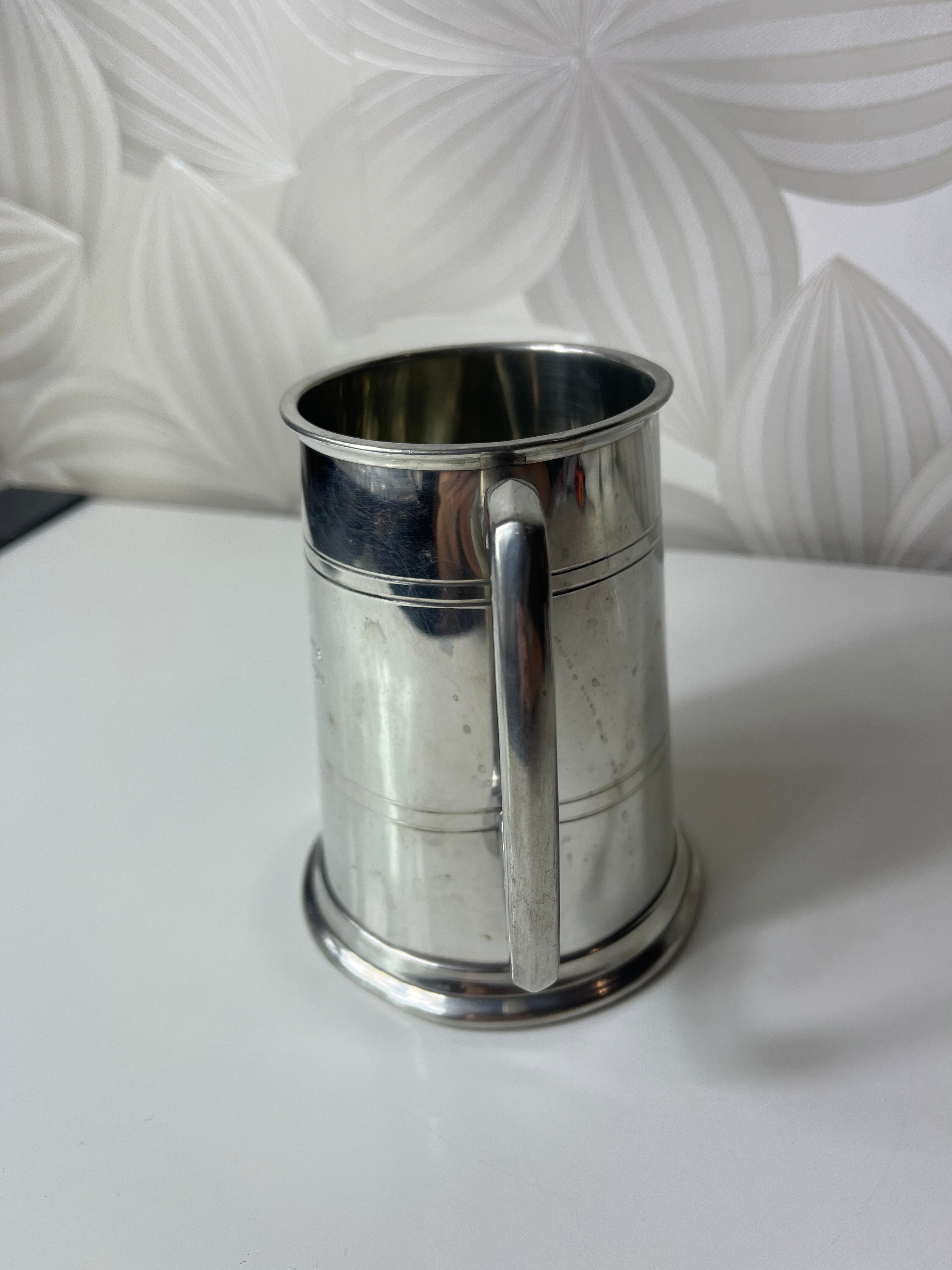 Vintažinis bokalas su išgraviruotu užrašu