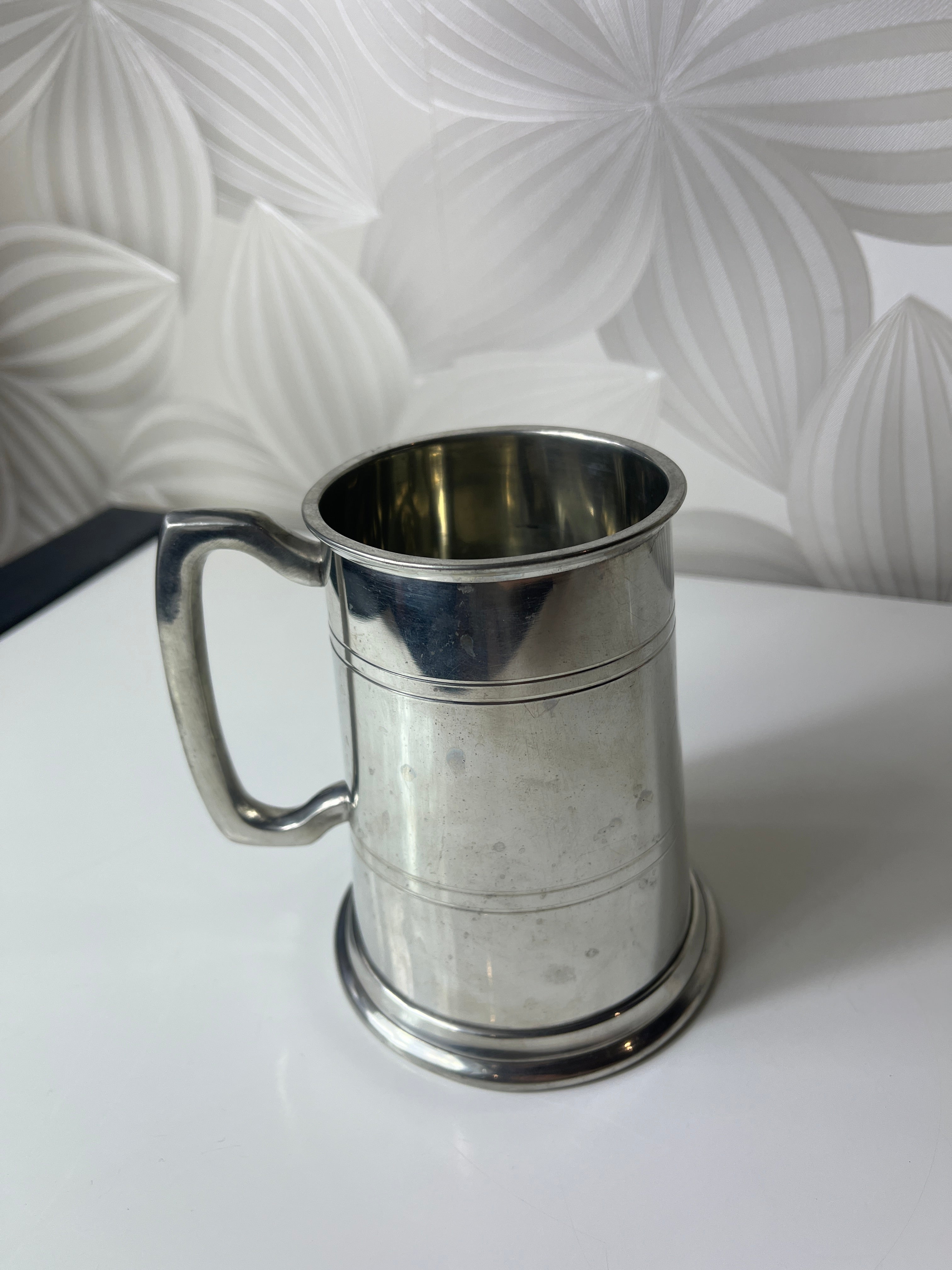 Vintažinis bokalas su išgraviruotu užrašu