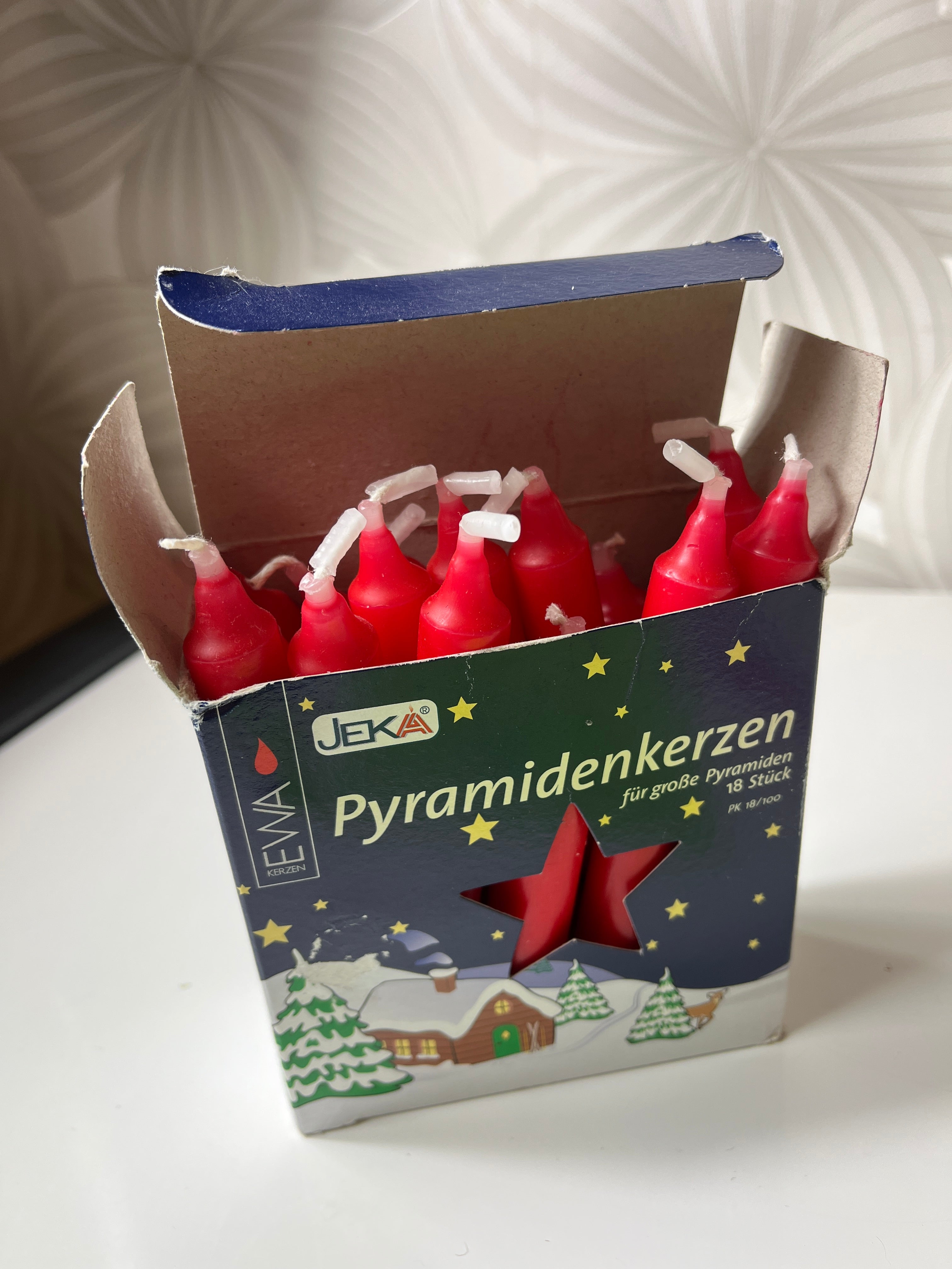 Kalėdinių piramidinių žvakių rinkinys (15 vnt.)