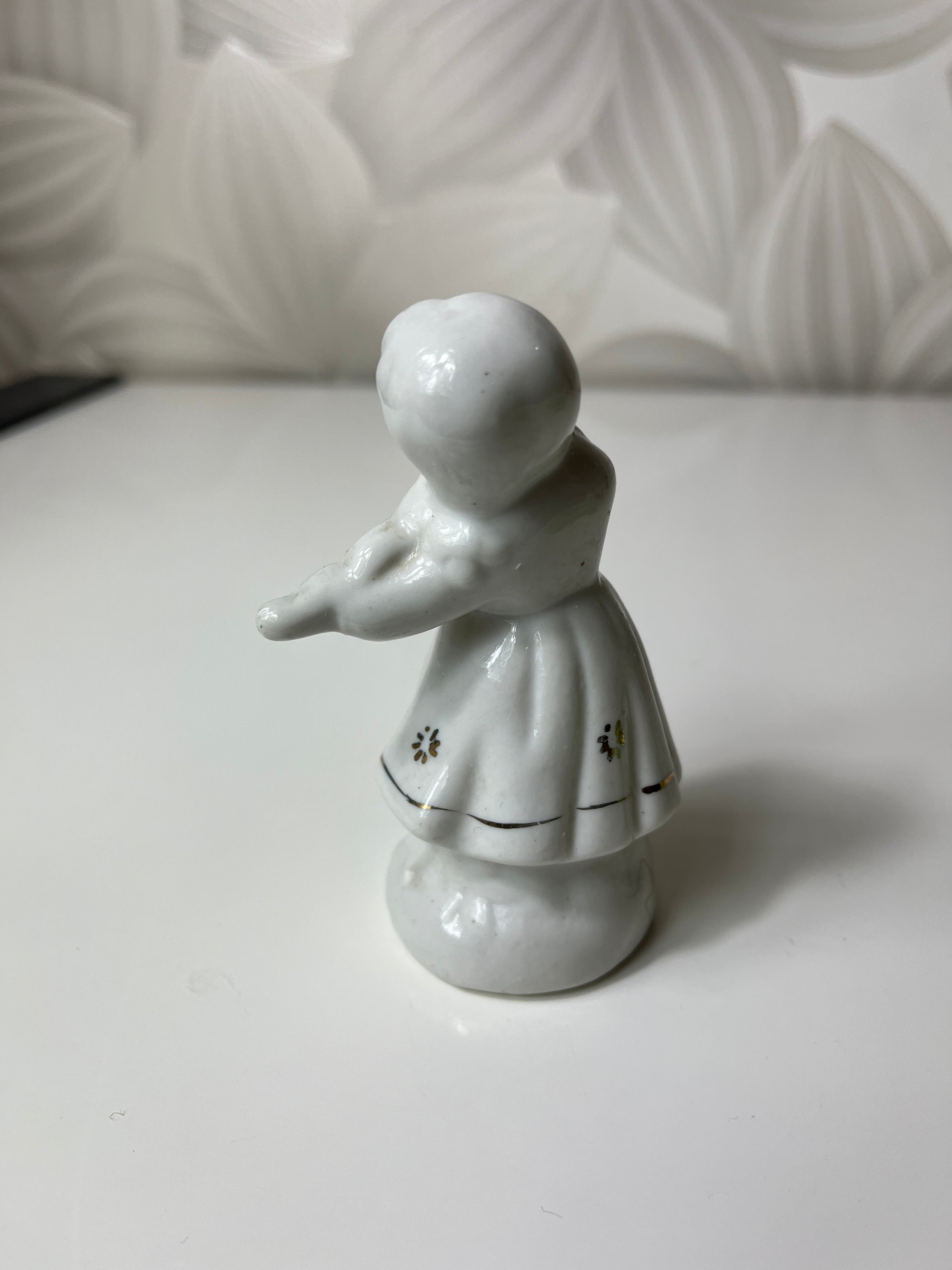 Vintažinė porcelianinė smuikininkės figūrėlė