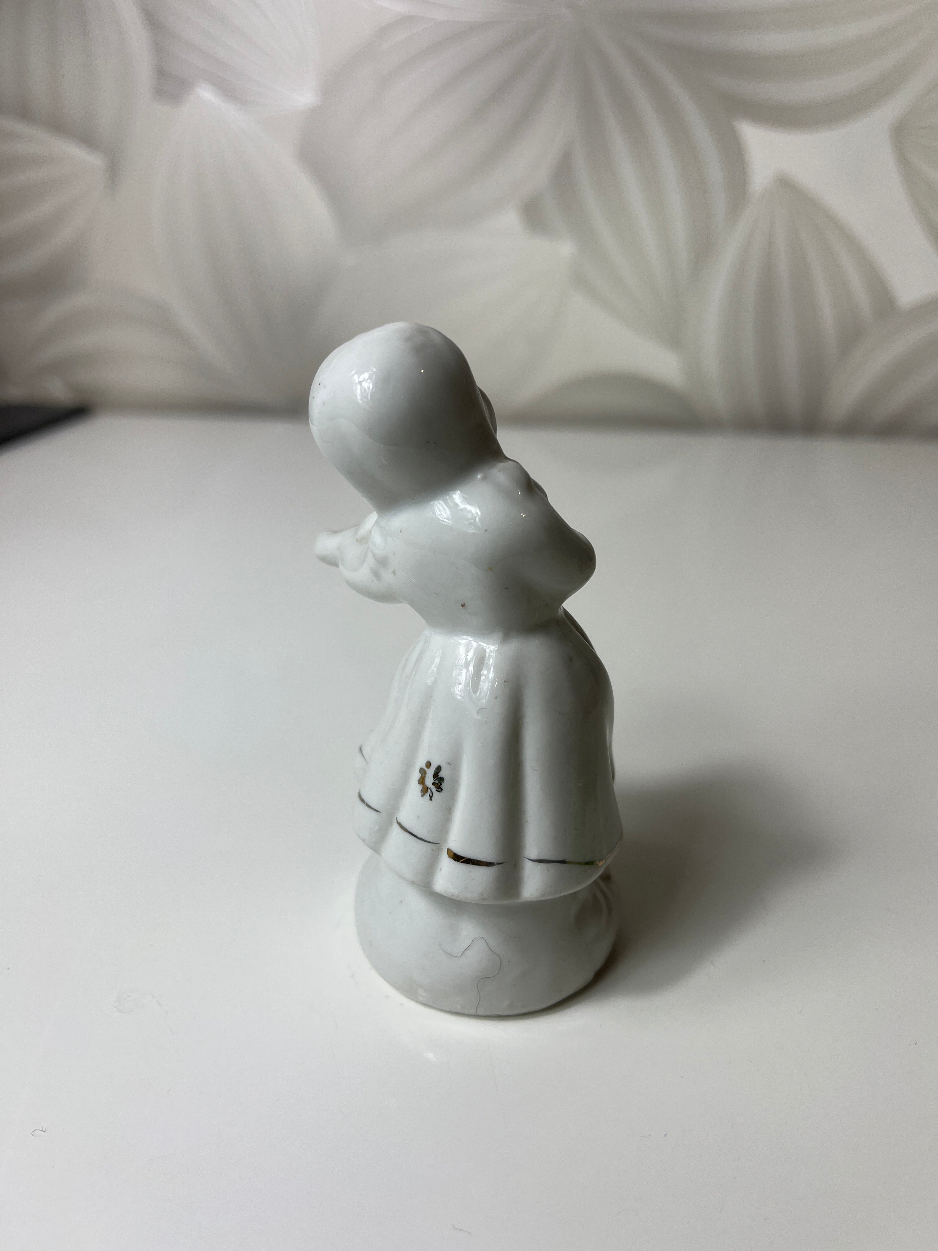 Vintažinė porcelianinė smuikininkės figūrėlė