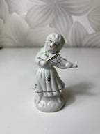 Vintažinė porcelianinė smuikininkės figūrėlė