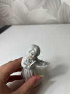 Vintažinė porcelianinė smuikininkės figūrėlė