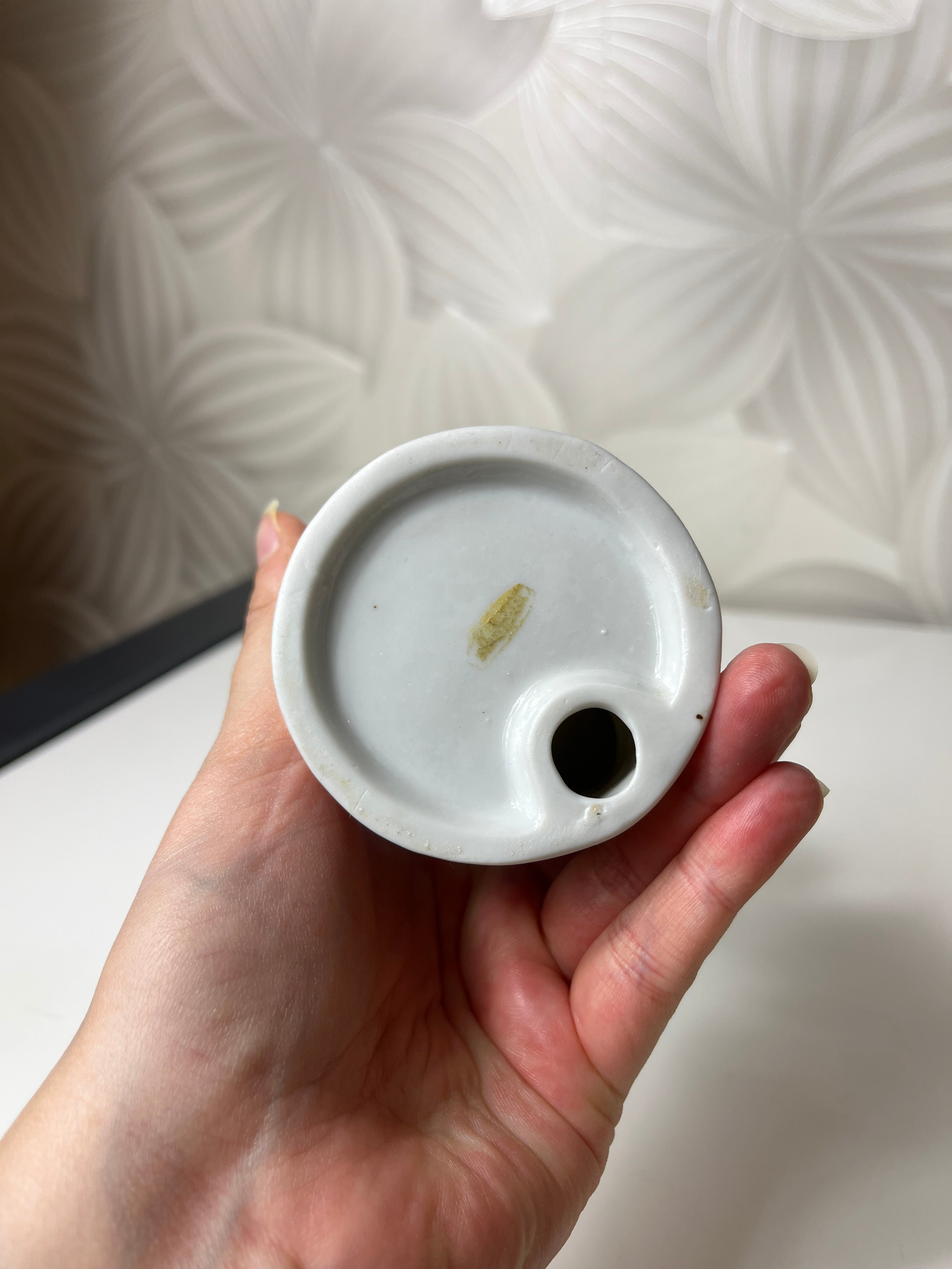 Porcelianinė berniuko su žąsimi figūrėlė