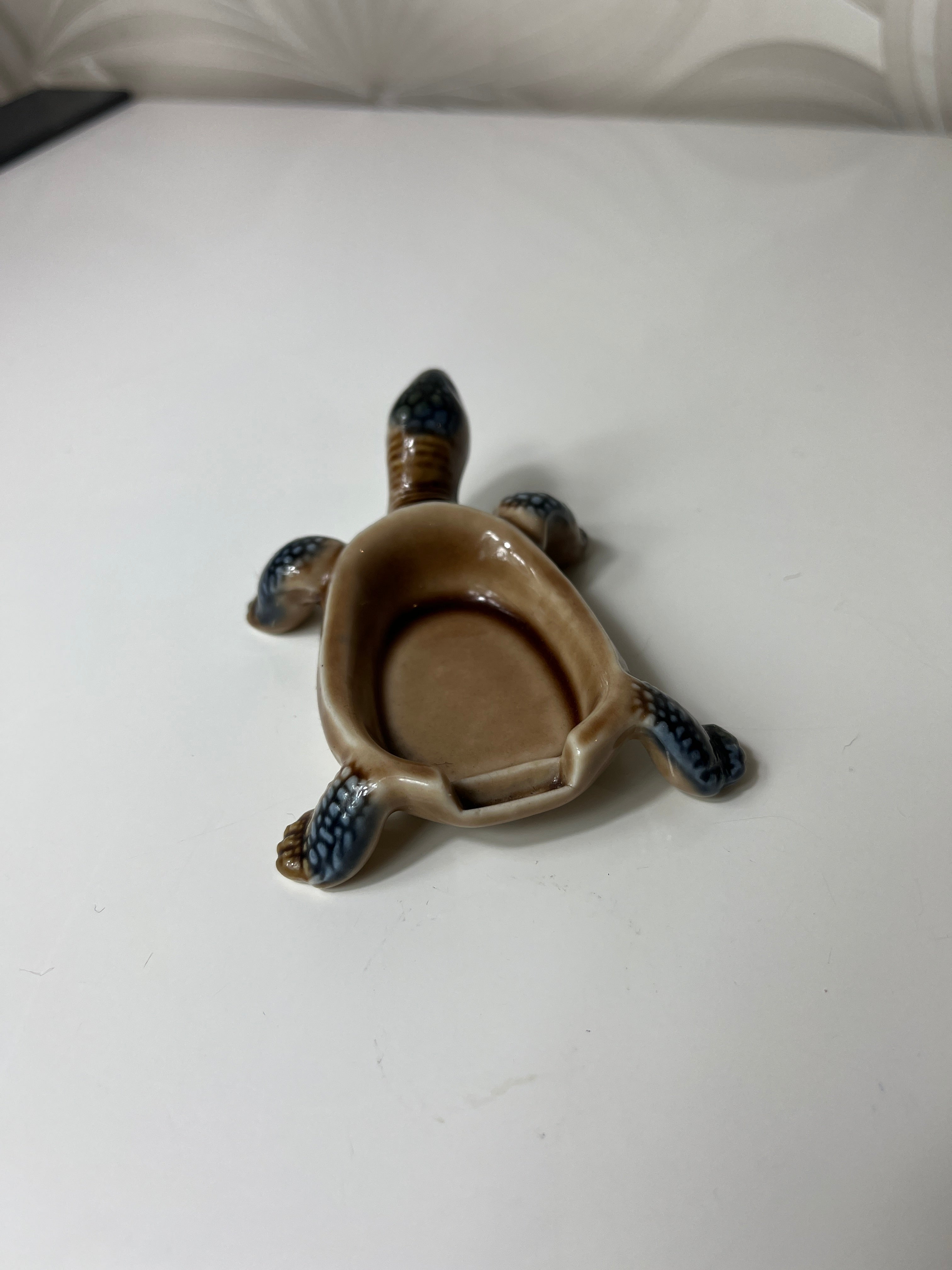 Vintažinis porcelianinis „Wade Porcelain“ vėžlys smulkmenoms laikyti