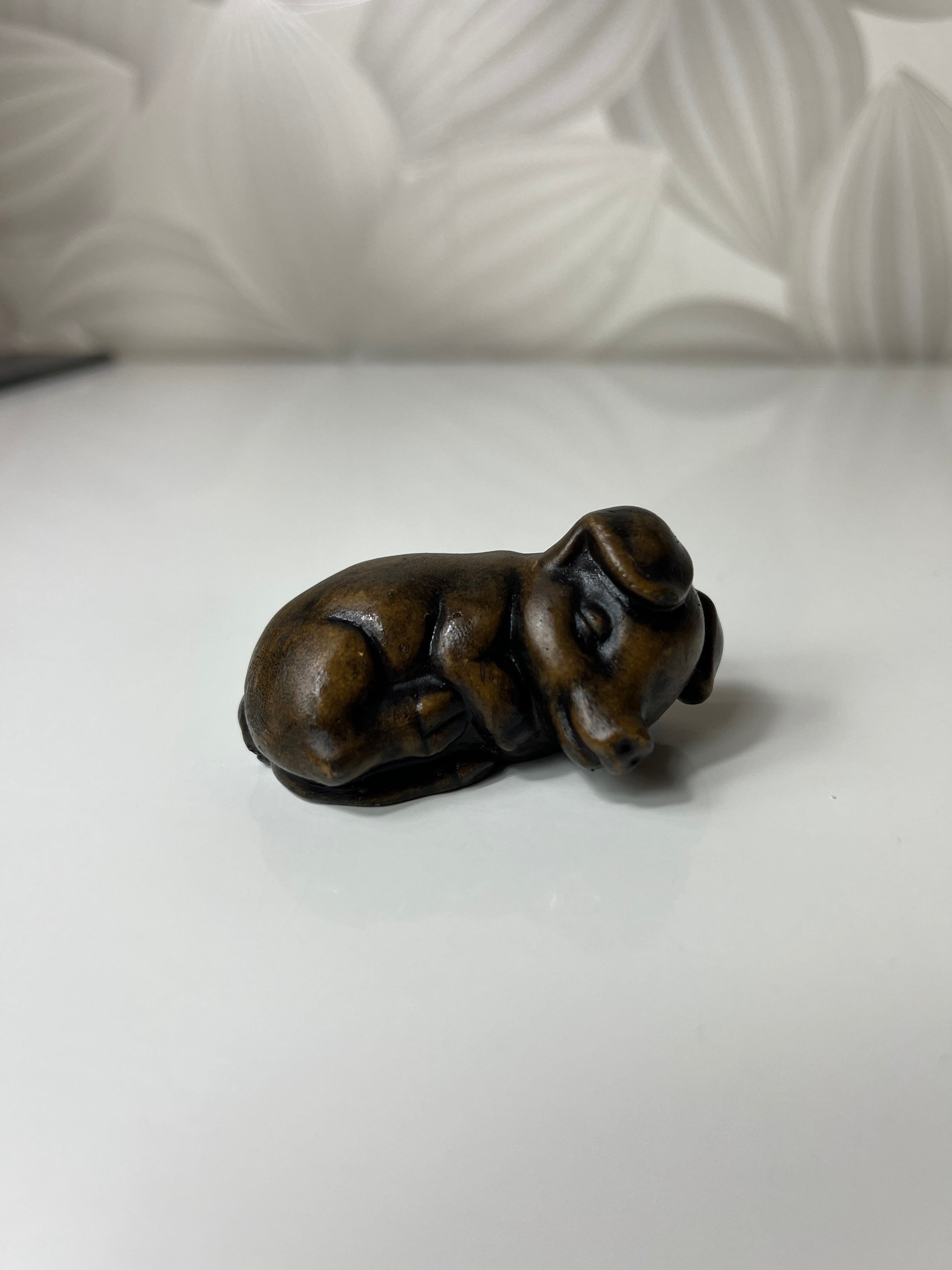 Kalkakmenio figūrėlė „Miegantis paršelis“