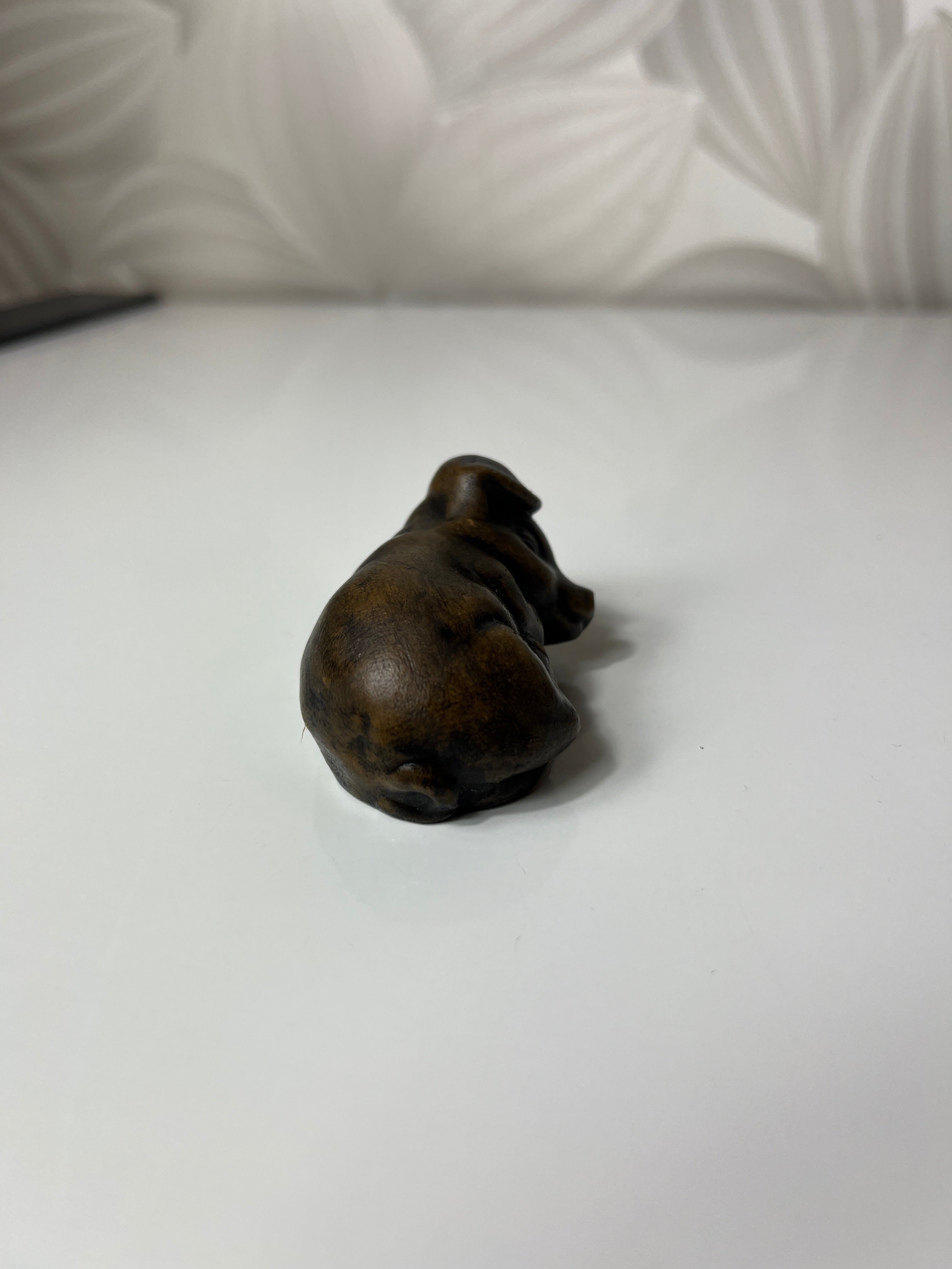 Kalkakmenio figūrėlė „Miegantis paršelis“