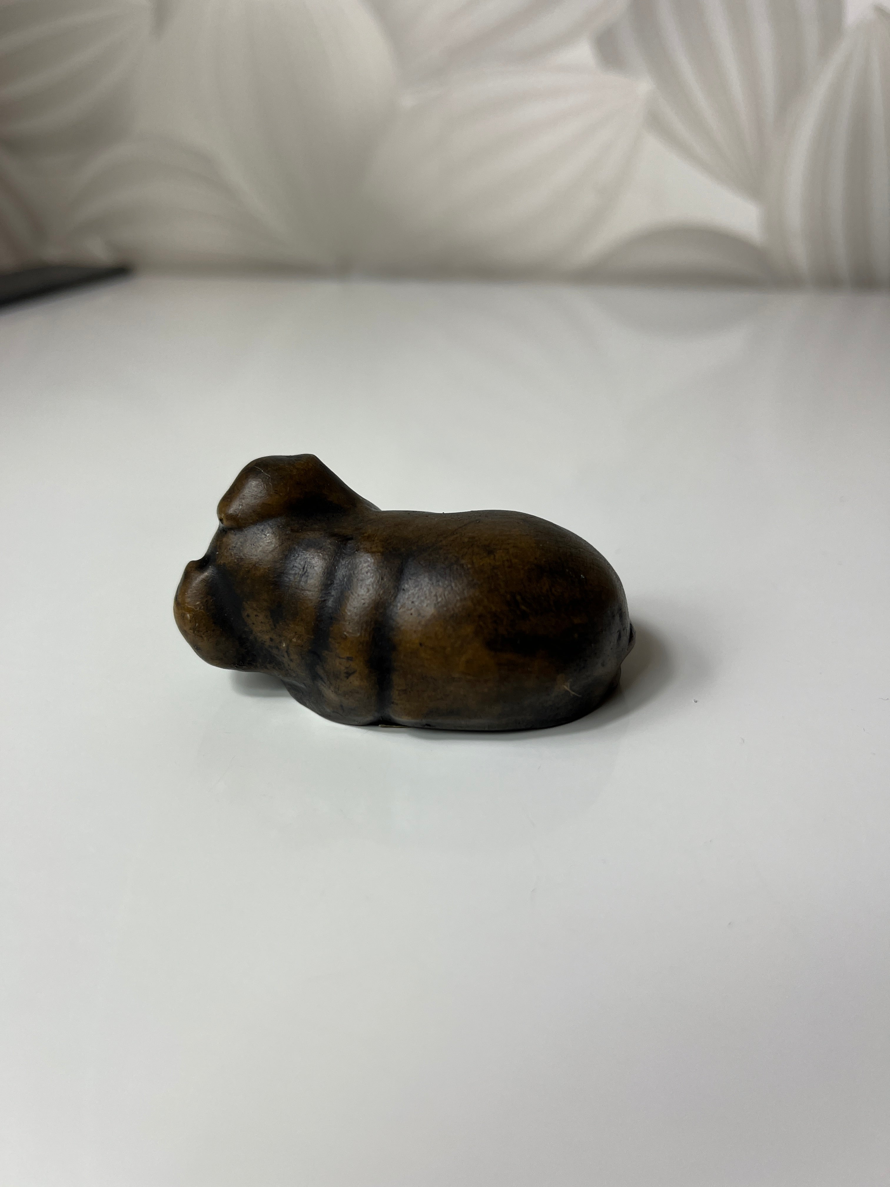 Kalkakmenio figūrėlė „Miegantis paršelis“