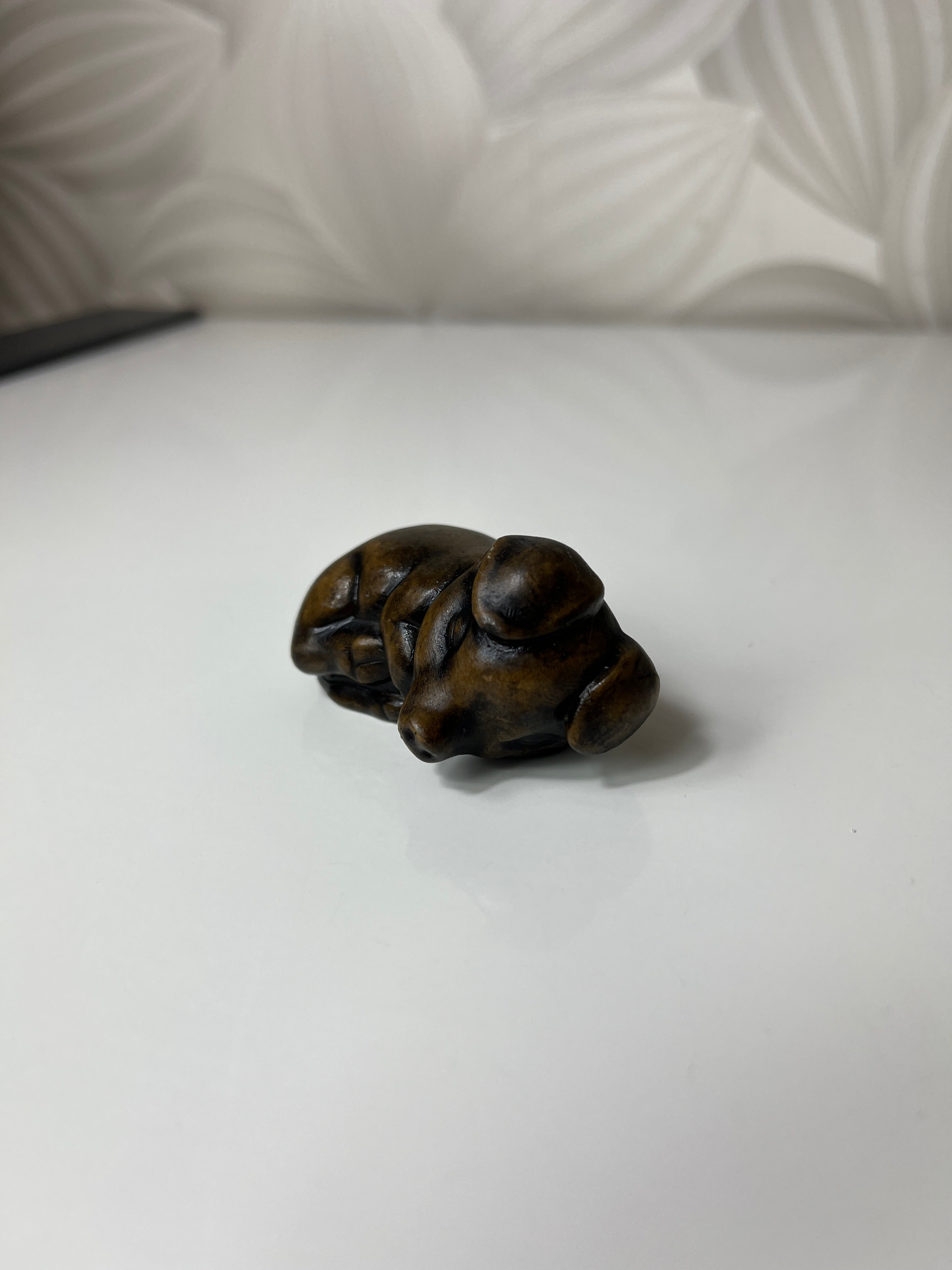 Kalkakmenio figūrėlė „Miegantis paršelis“