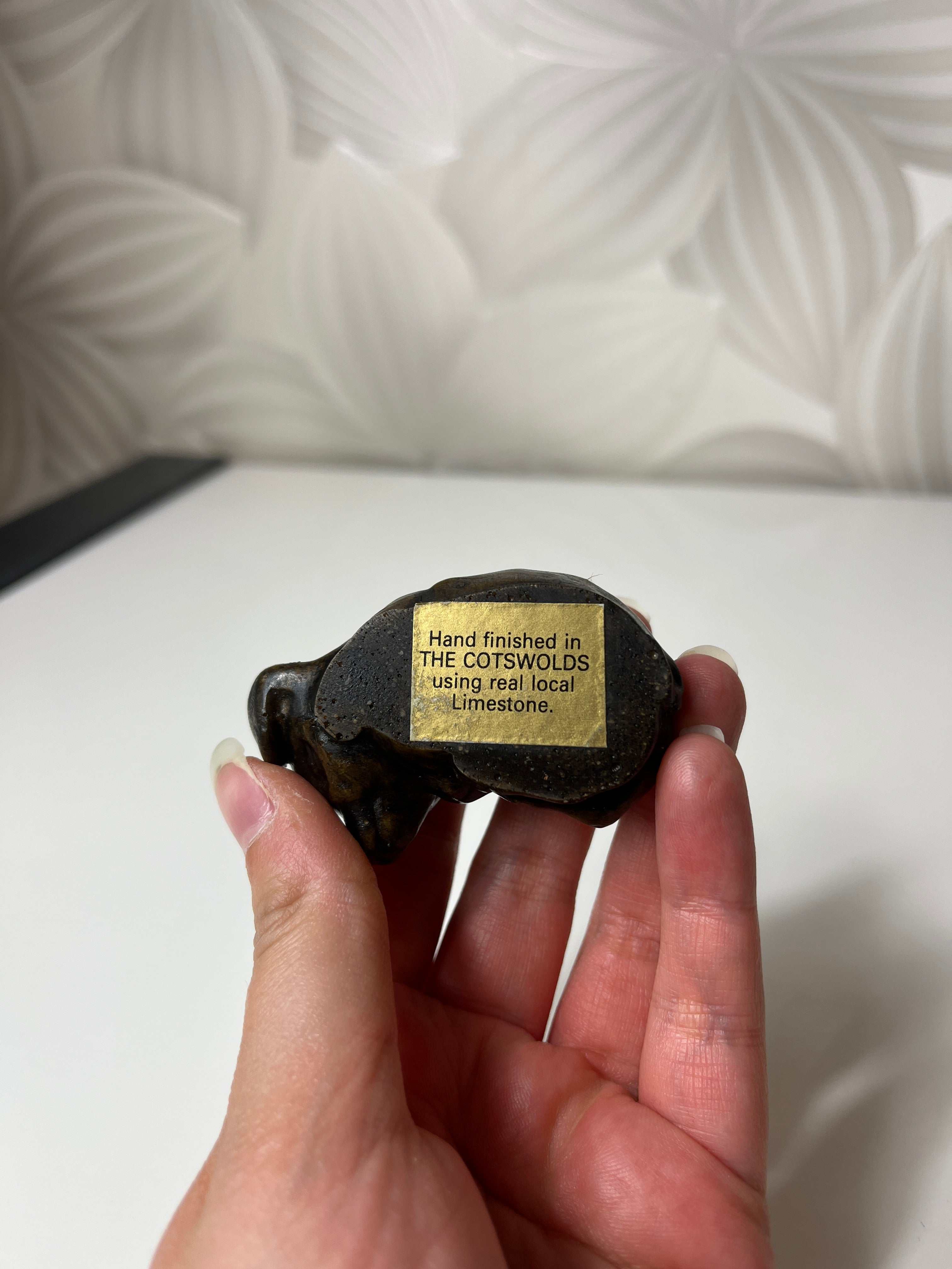 Kalkakmenio figūrėlė „Miegantis paršelis“