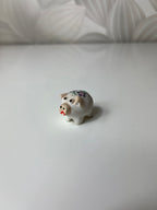 Maža keramikinė kiaulytė