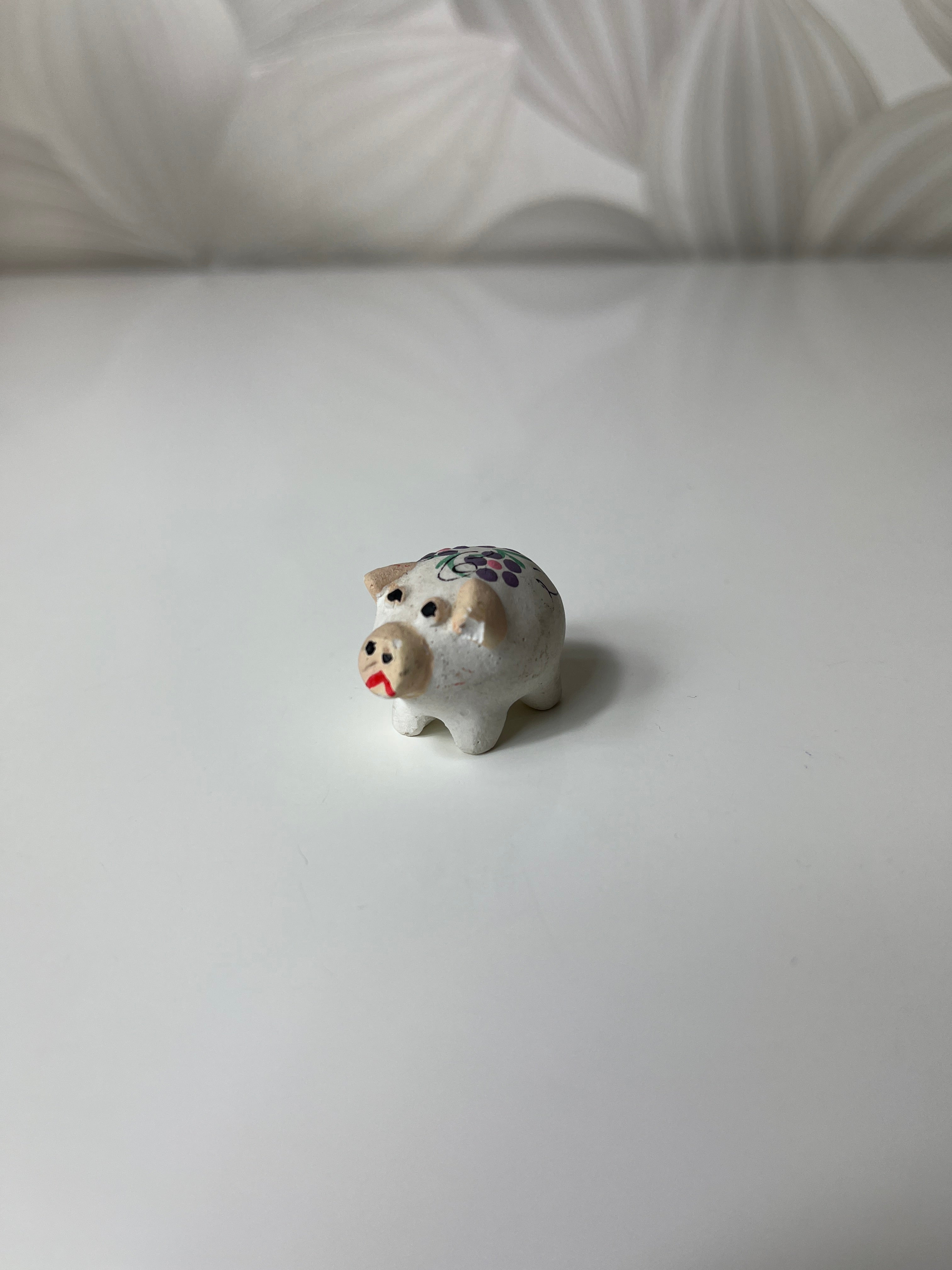 Maža keramikinė kiaulytė