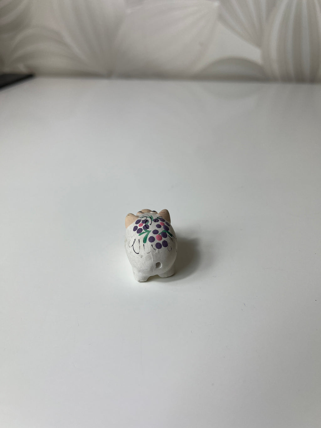 Maža keramikinė kiaulytė