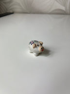 Maža keramikinė kiaulytė