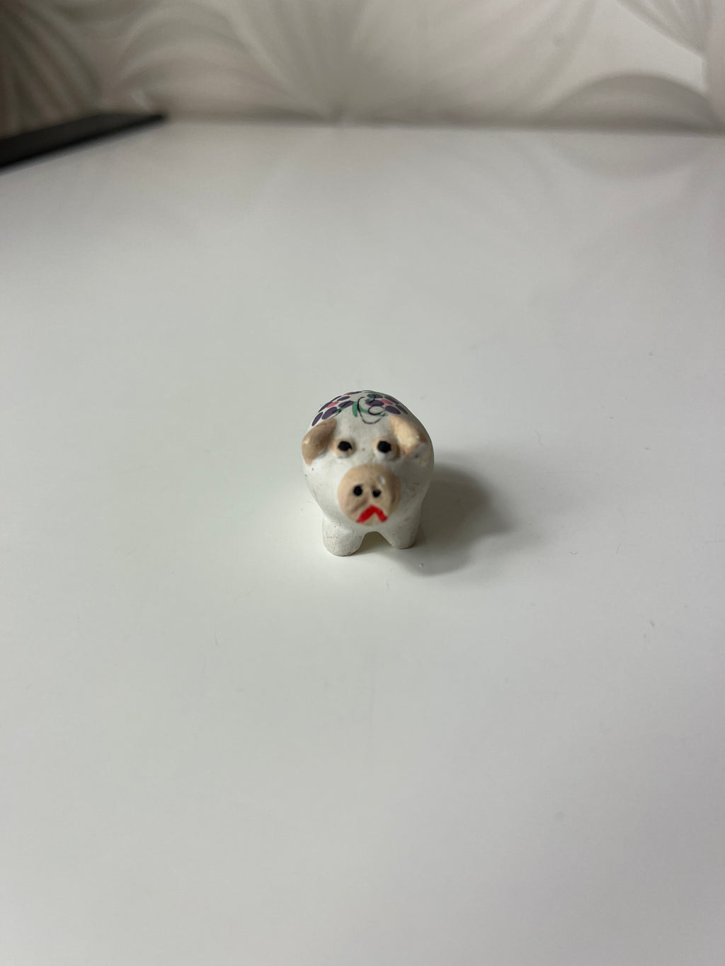 Maža keramikinė kiaulytė