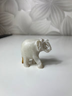 Balta dramblio figūrėlė