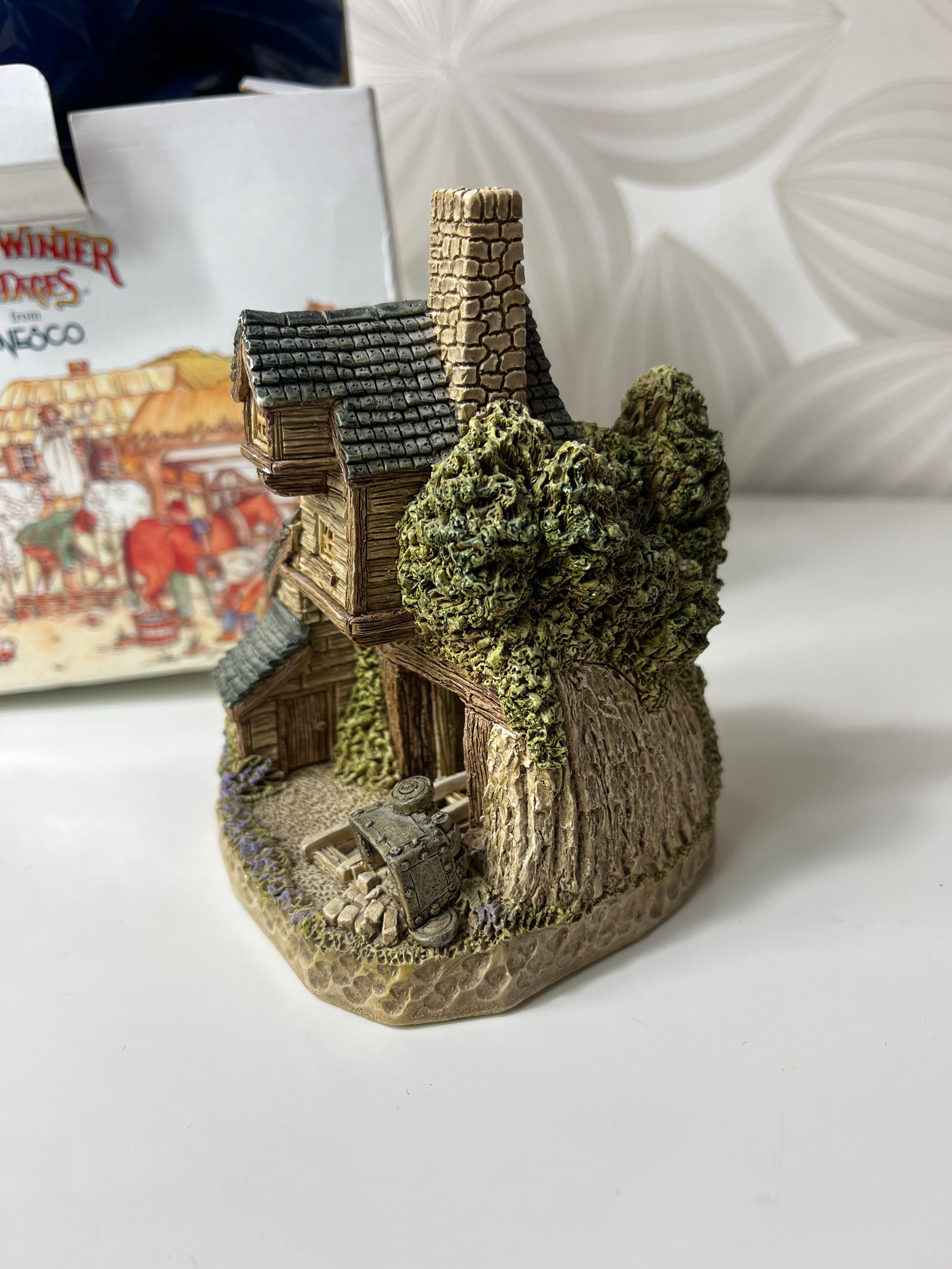 Kolekcinis vintažinis namelis David Winter gamybos