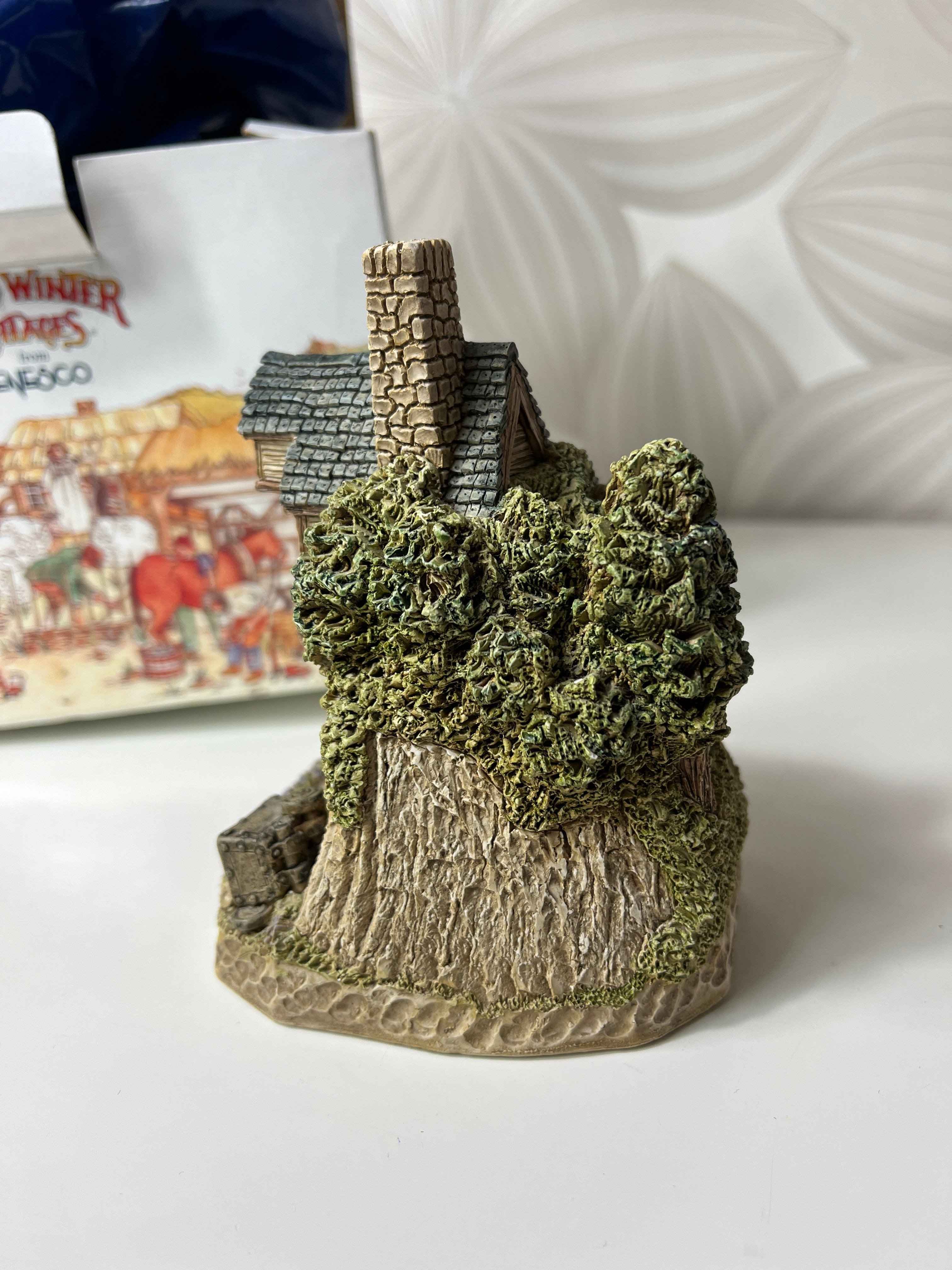 Kolekcinis vintažinis namelis David Winter gamybos