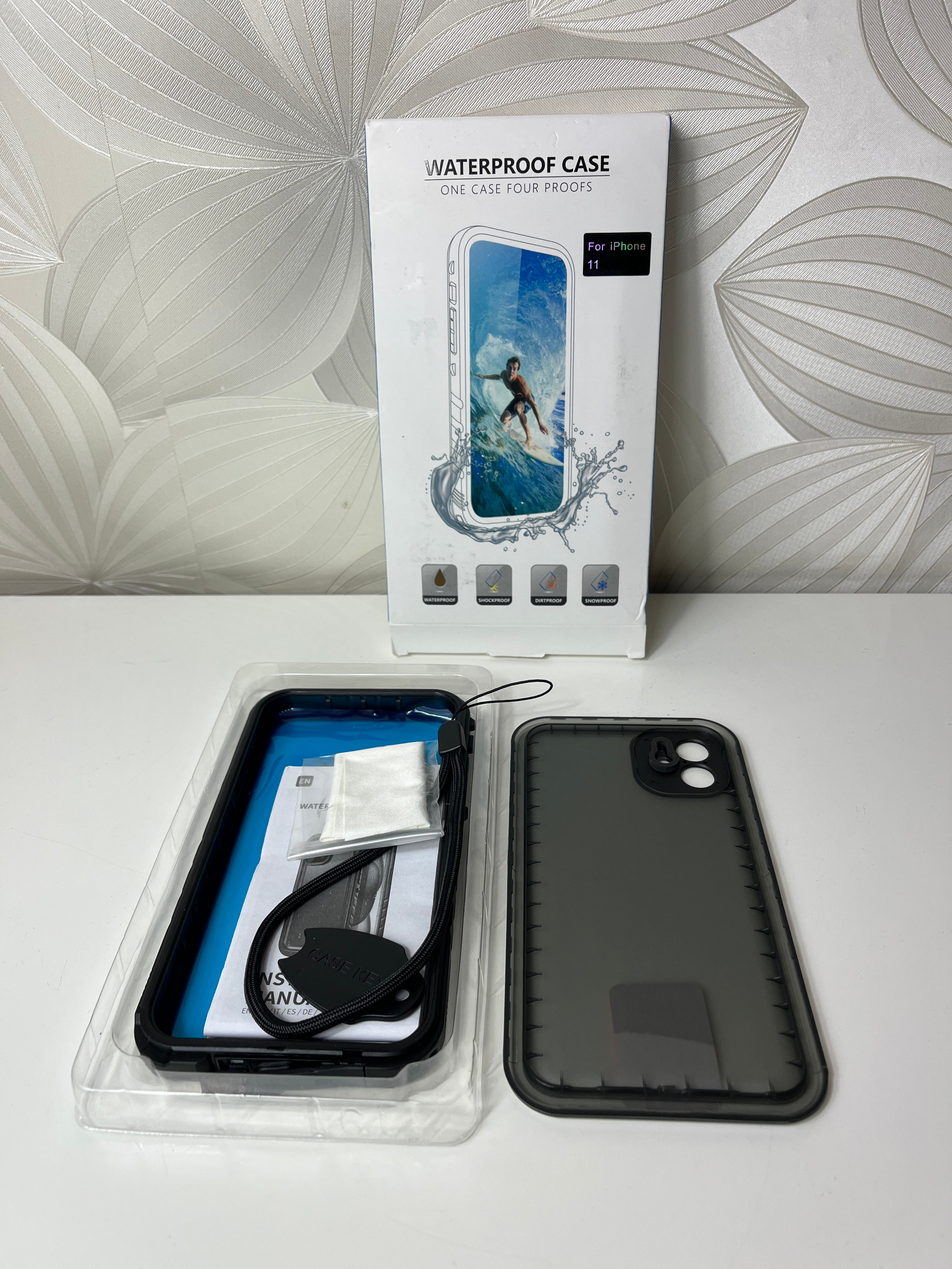 Vandeniui atsparus telefono dėklas su priedais (iPhone 11)