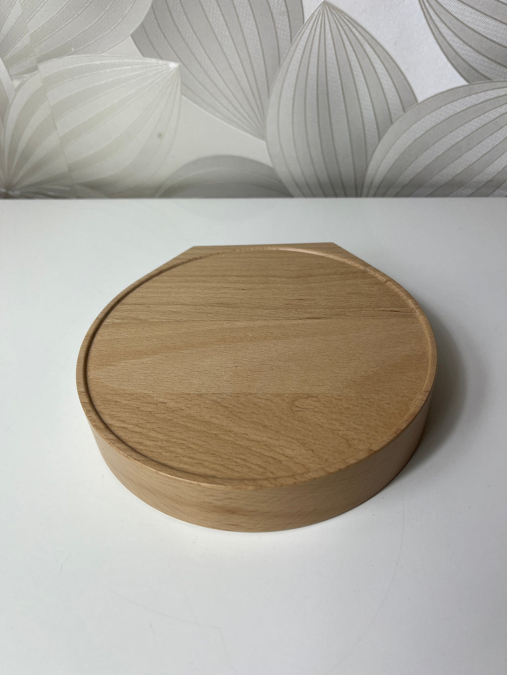 Pakabinama medinė lentynėlė