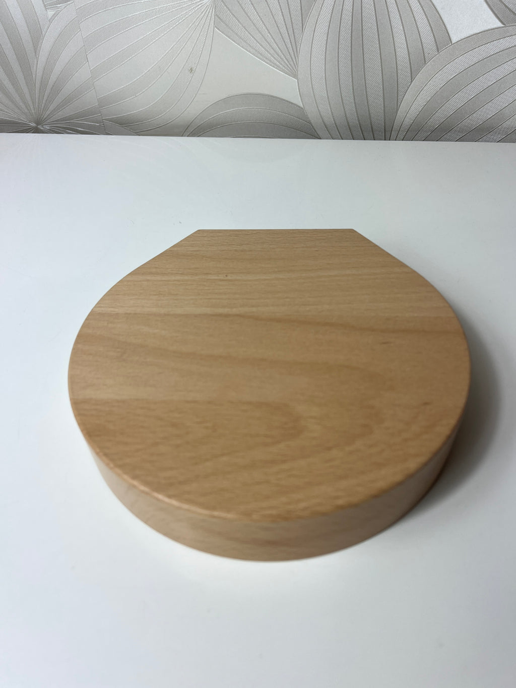 Pakabinama medinė lentynėlė