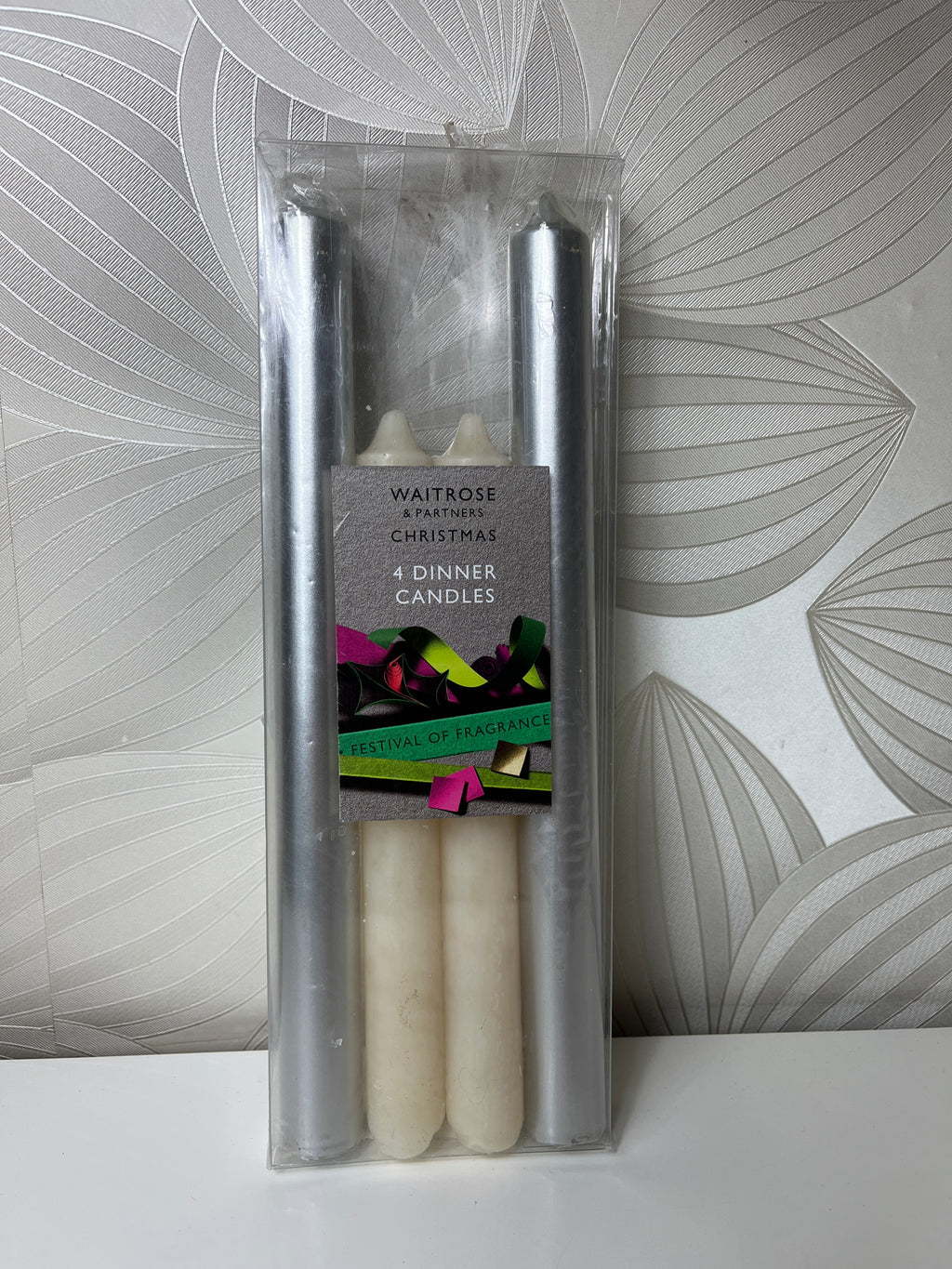 4 sidabrinių ir baltų žvakių rinkinys