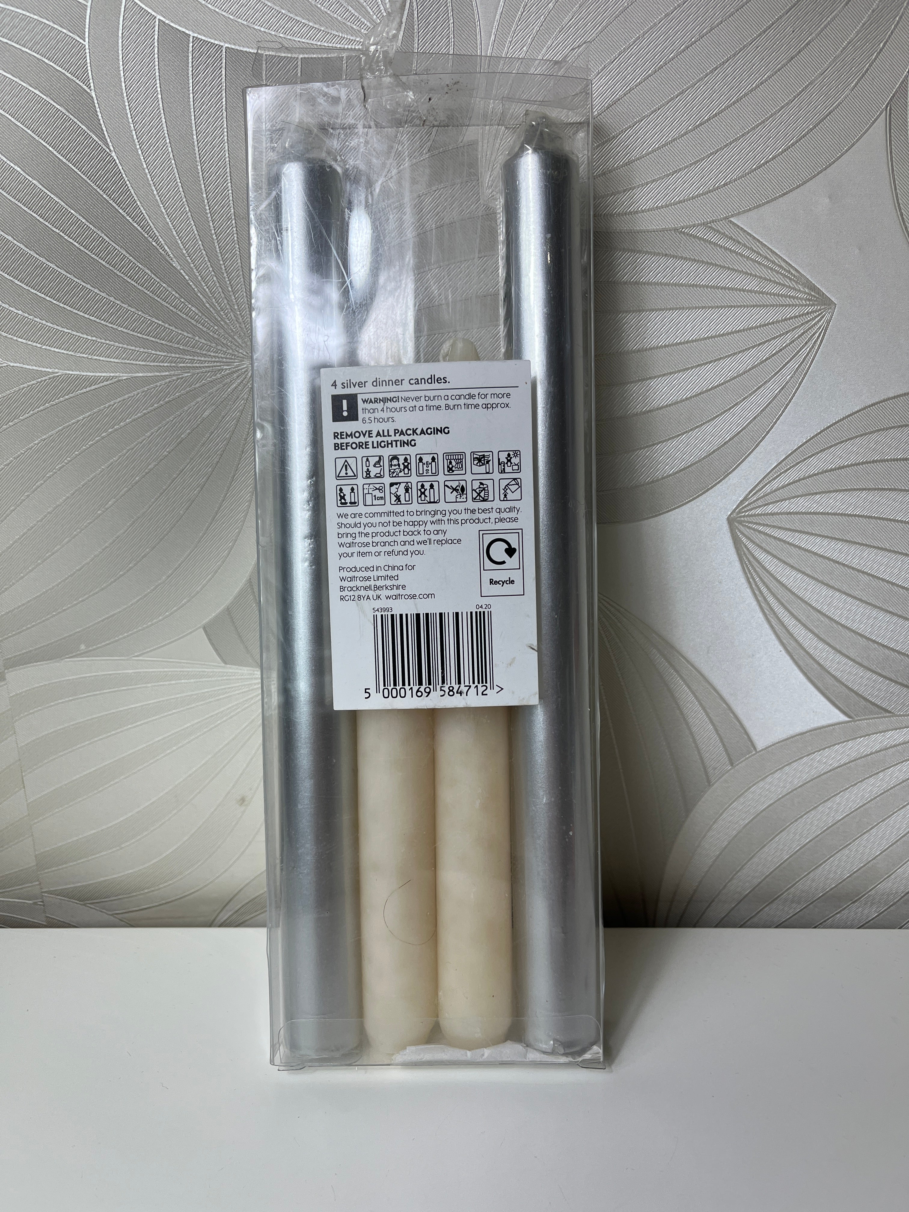 4 sidabrinių ir baltų žvakių rinkinys