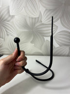 Metaliniai juodi kabliukai