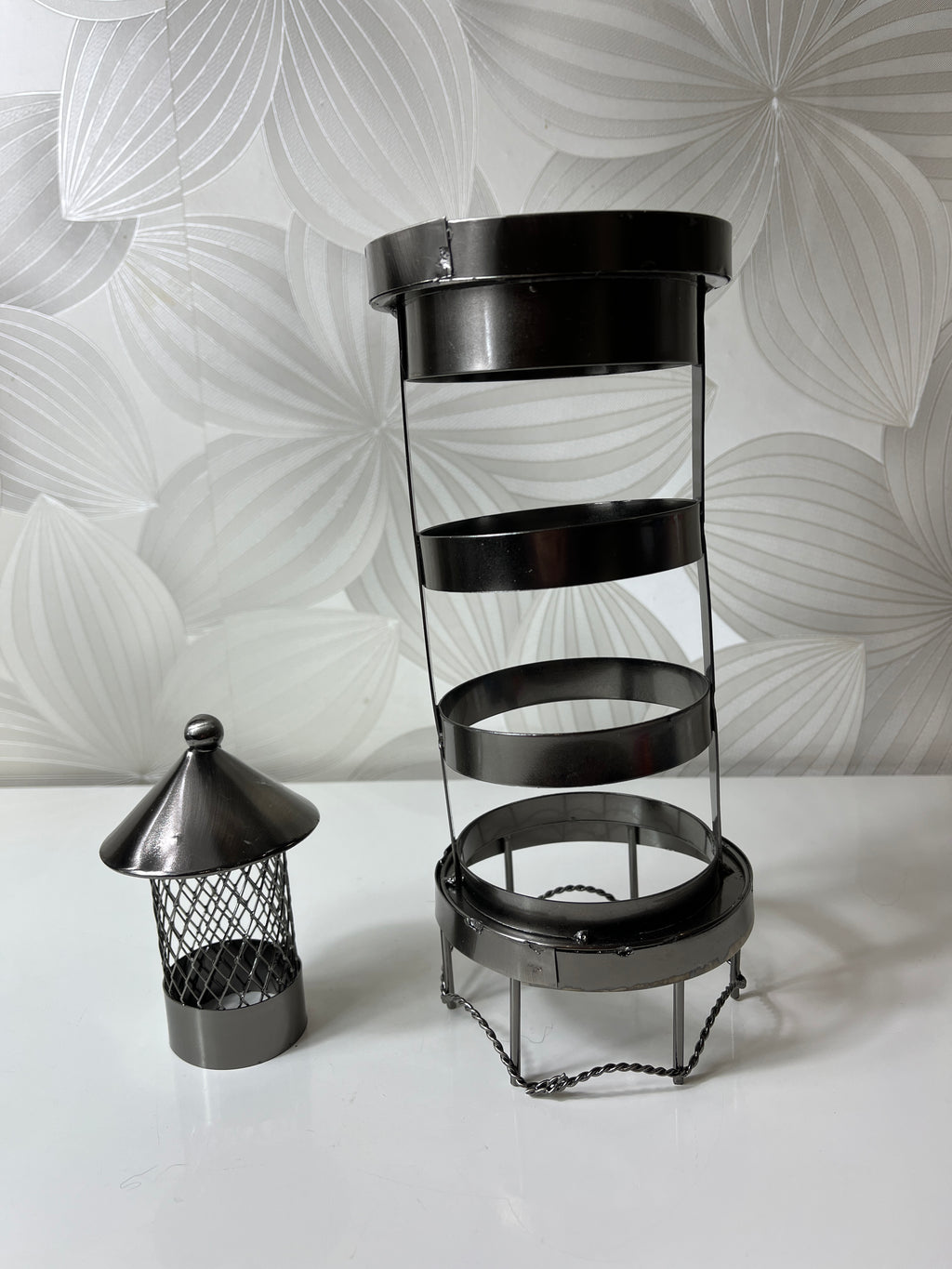 Metalinis vyno butelio laikiklis