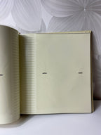 Nuotraukų albumas su auksinėmis širdelėmis