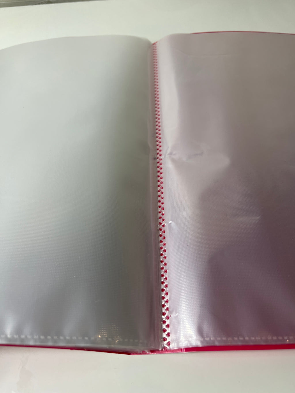 Rožinis segtuvas su įmautėmis dokumentams