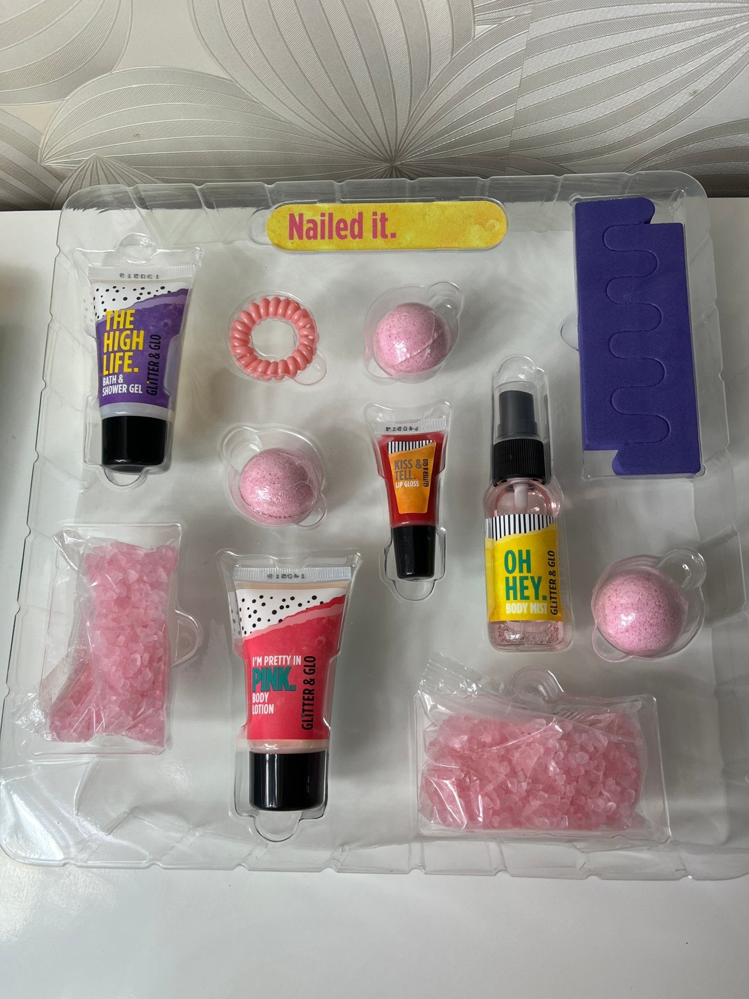 Advento kalendorius su kosmetikos priemonėmis - Daiktų atokvėpis