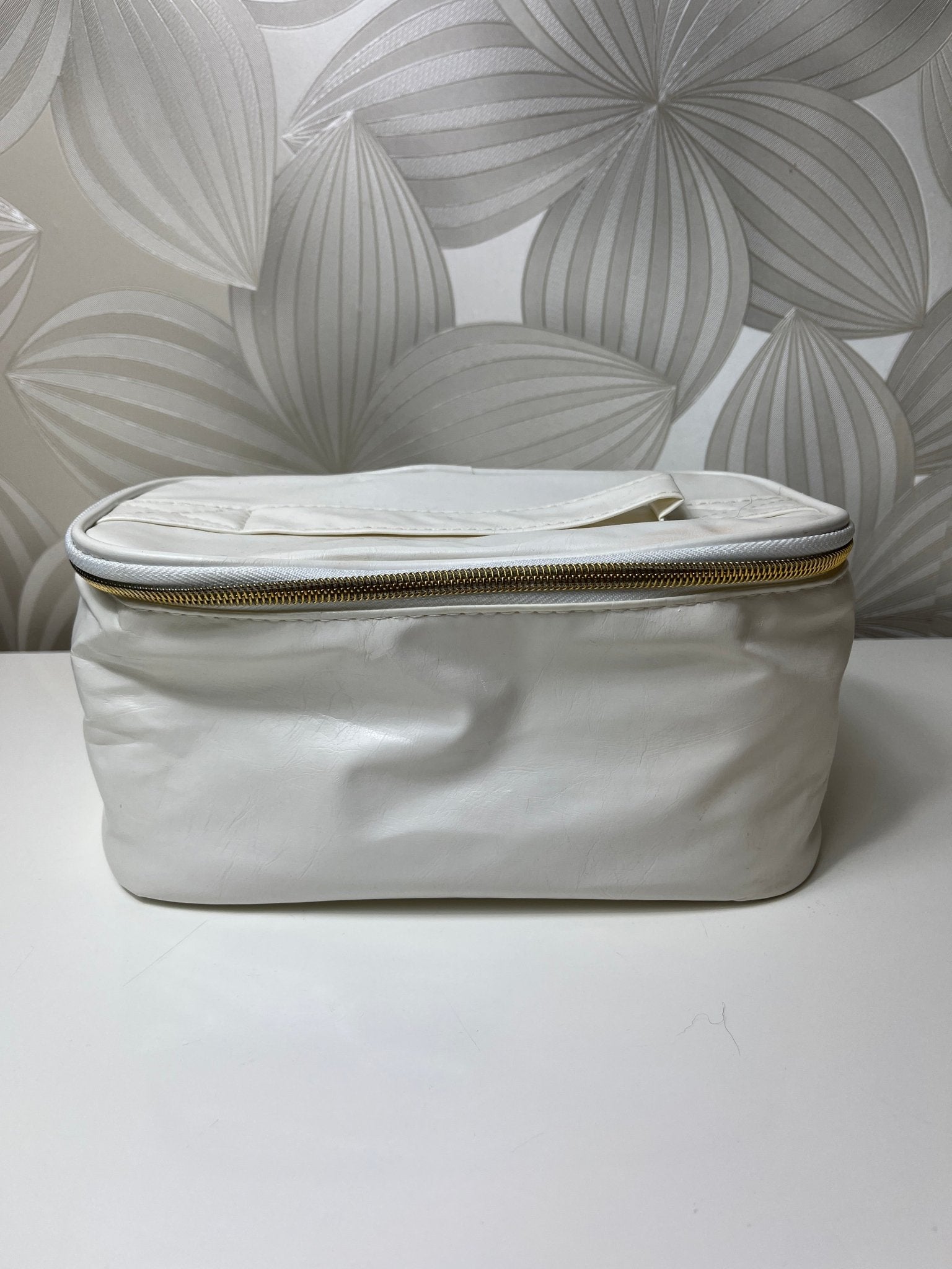 Balta kosmetinė - Daiktų atokvėpis