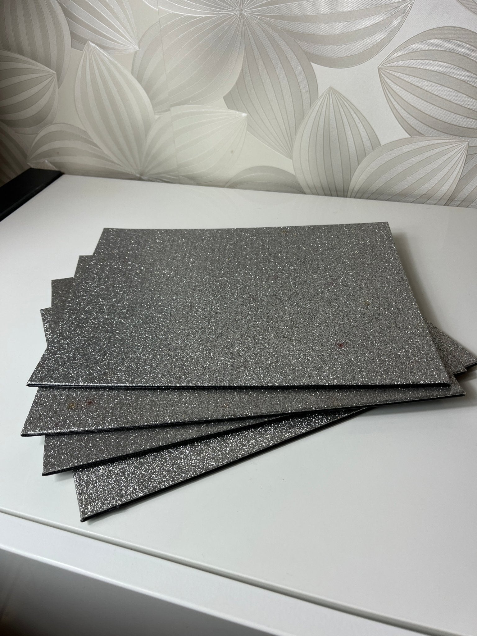 Blizgūs padėkliukai (4 vnt.) - Daiktų atokvėpis