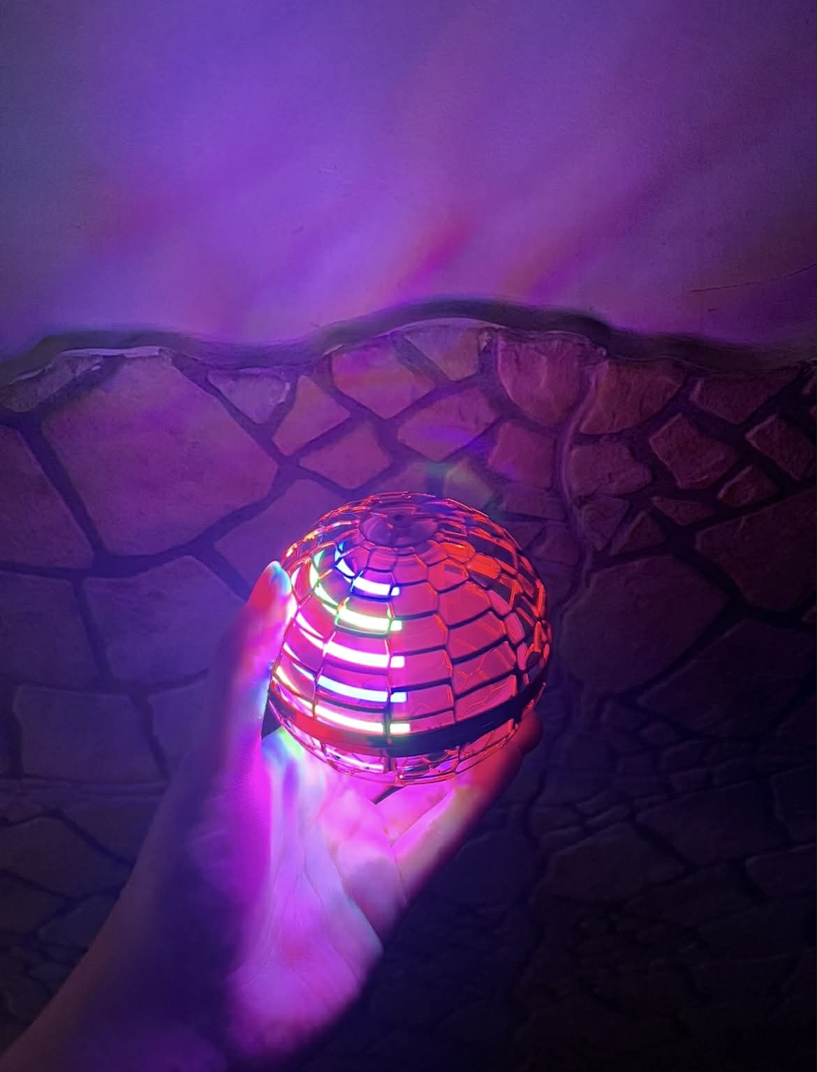 Gyrosphere – skraidantis šviečiantis rutulys