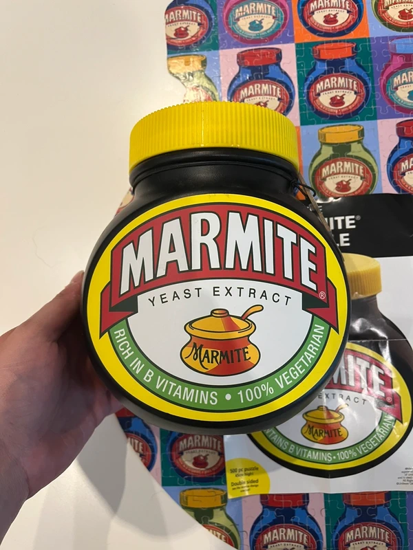 Dvipusė dėlionė (500 dalių) „Marmite“ - Daiktų atokvėpis