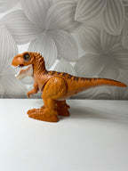 Einantis ir riaumojantis dinozauras - Daiktų atokvėpis