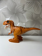 Einantis ir riaumojantis dinozauras - Daiktų atokvėpis