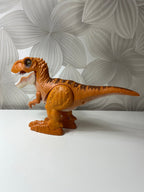 Einantis ir riaumojantis dinozauras - Daiktų atokvėpis