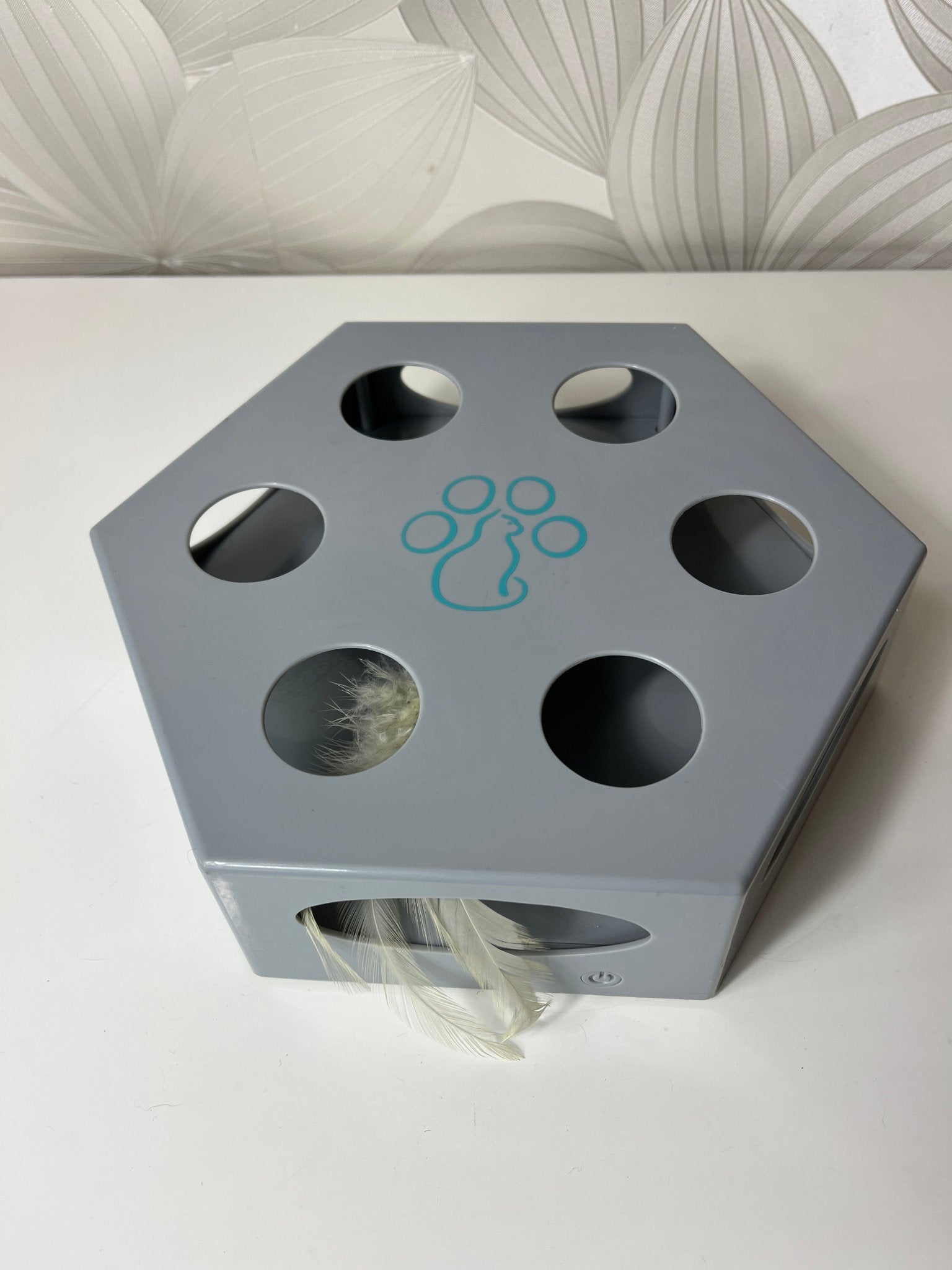 Interaktyvus kačių žaislas su plunksnele - Daiktų atokvėpis