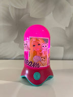 Keičianti spalvas lempa su „Barbie“ - Daiktų atokvėpis