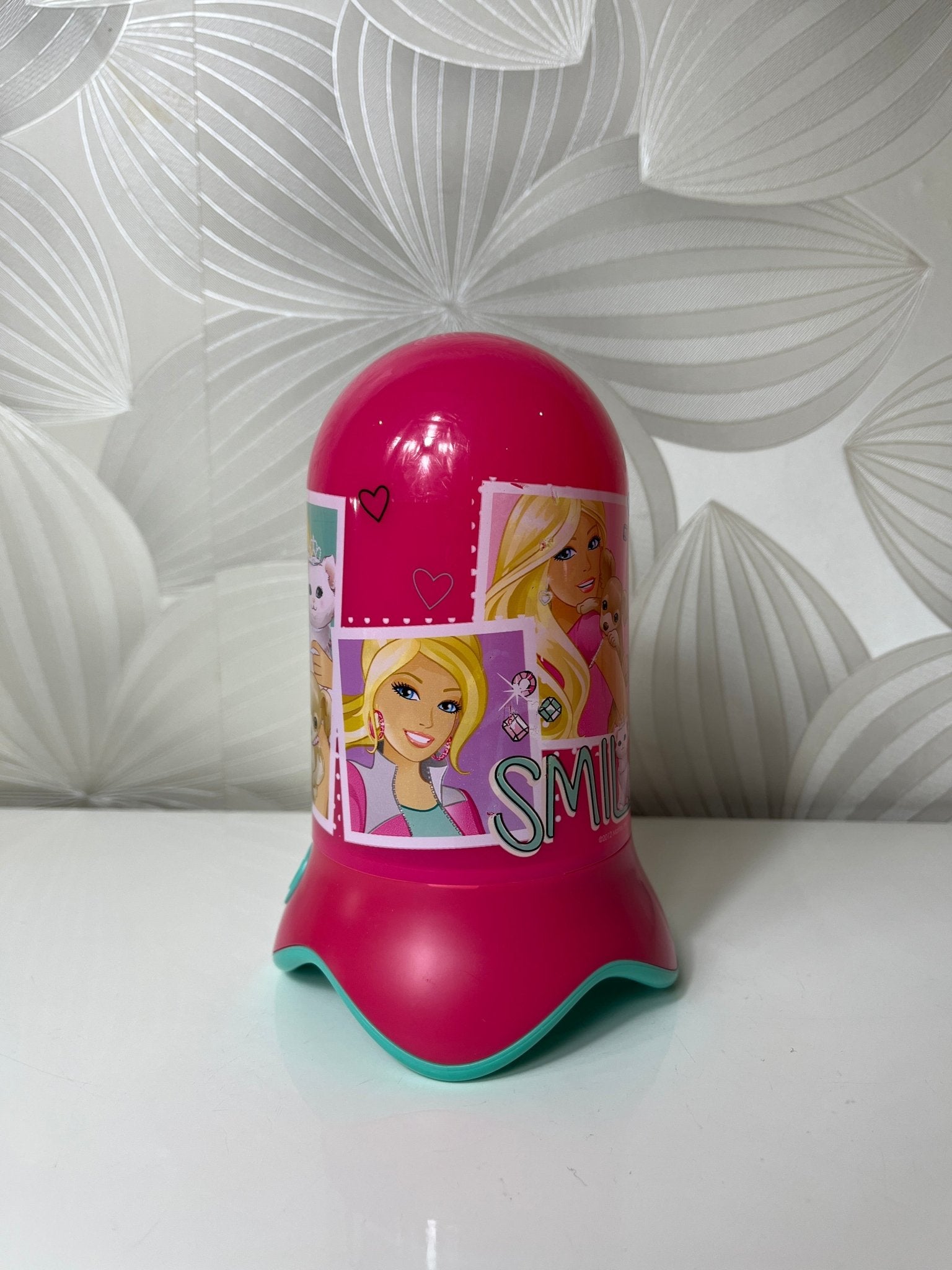 Keičianti spalvas lempa su „Barbie“ - Daiktų atokvėpis