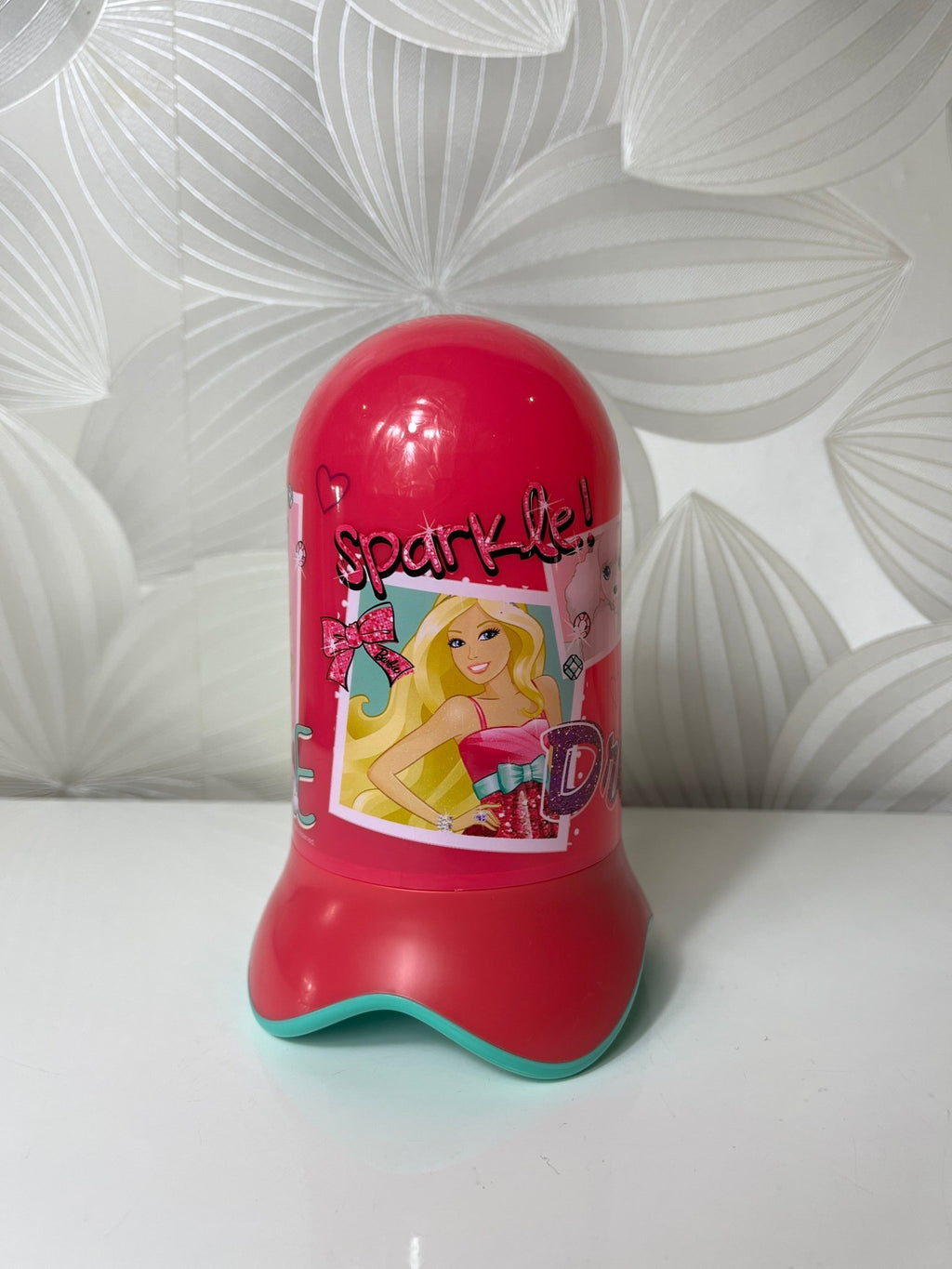 Keičianti spalvas lempa su „Barbie“ - Daiktų atokvėpis