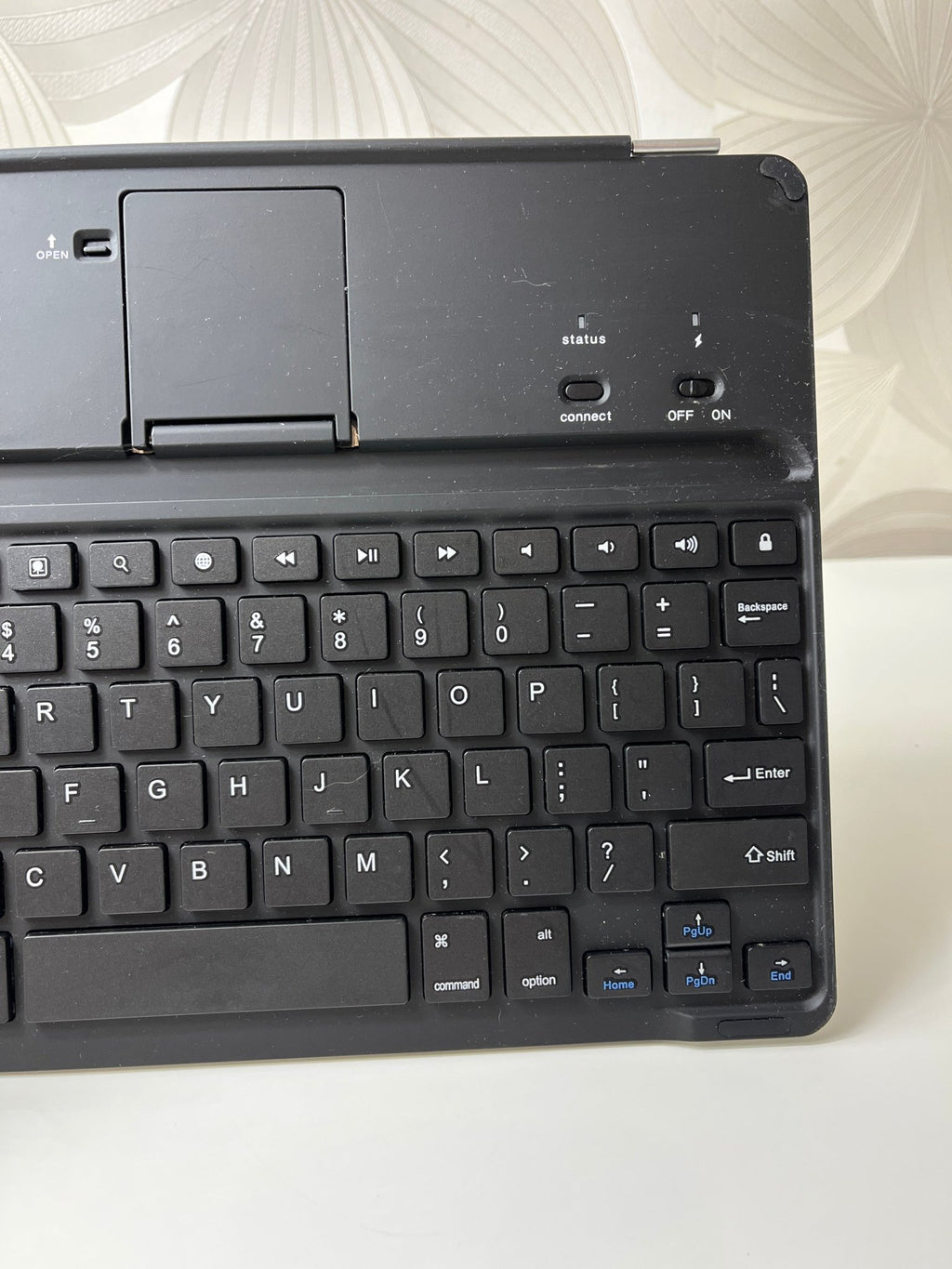 Klaviatūra planšetei „Sharon“ su planšetės laikikliu - Daiktų atokvėpis