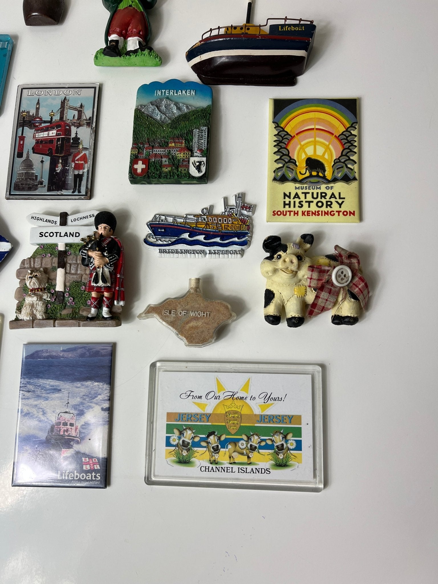 Kolekciniai magnetukai iš skirtingų pasaulio vietų (16 vnt.) - Daiktų atokvėpis