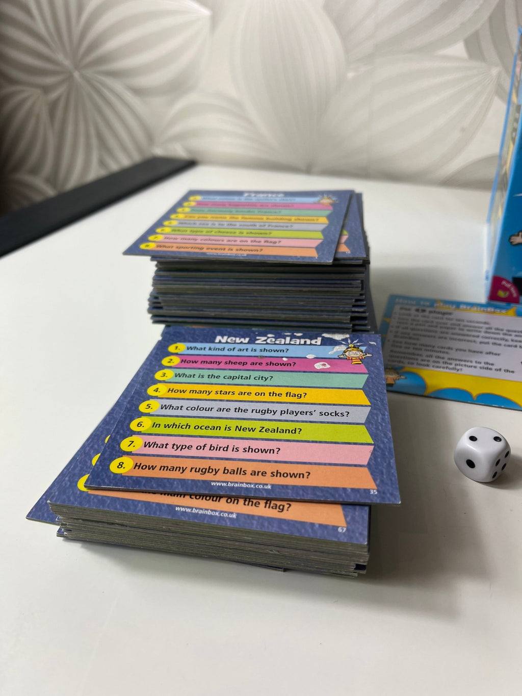 Lavinamasis stalo žaidimas vaikams ir šeimai „BrainBox: The World“ - Daiktų atokvėpis