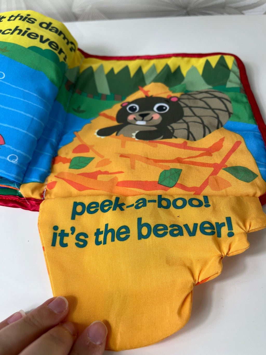 Minkšta knygelė „Peek - a - Boo Forest“ (Lamaze) - Daiktų atokvėpis